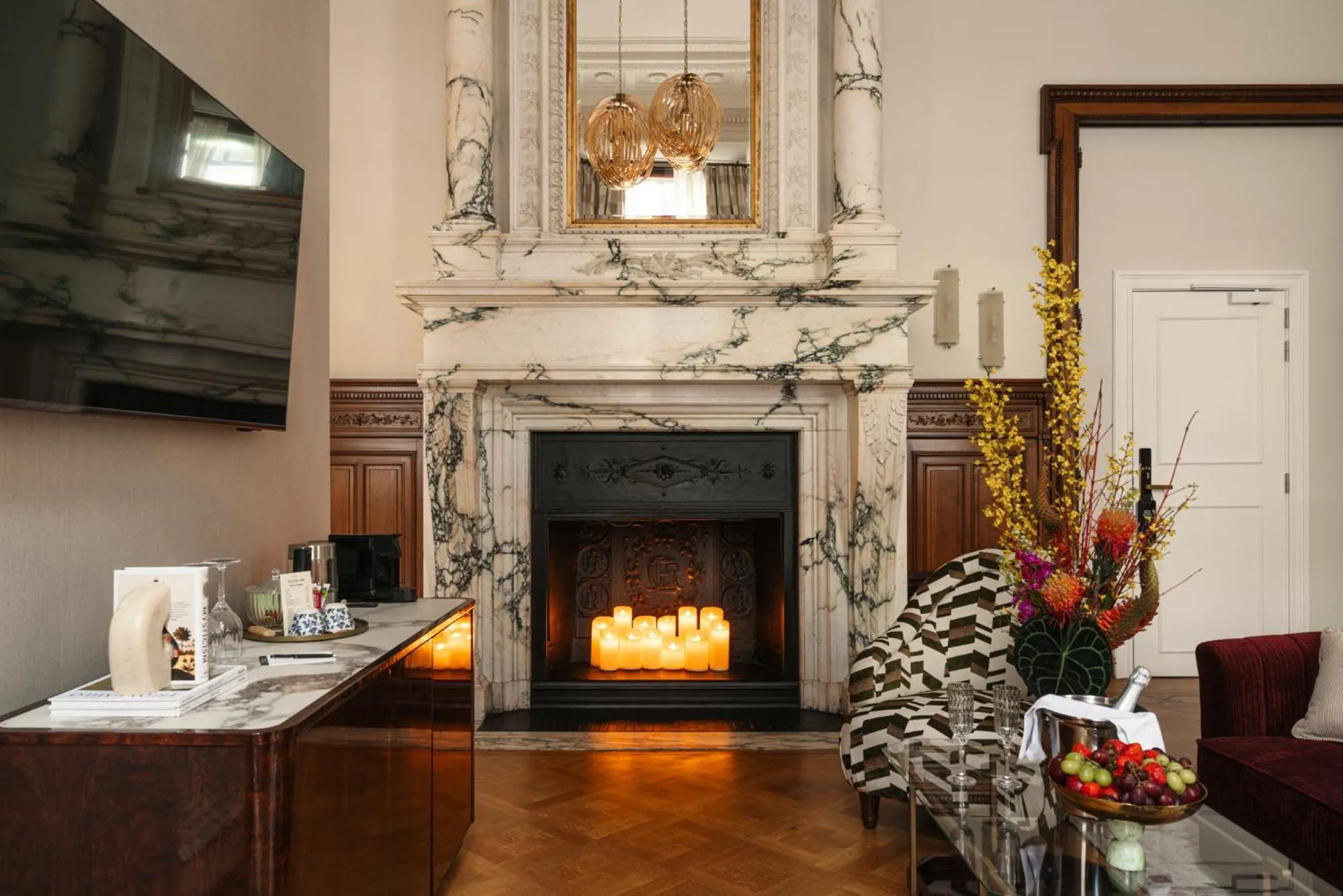 TV and multimedia in Hotel Fleur de Ville