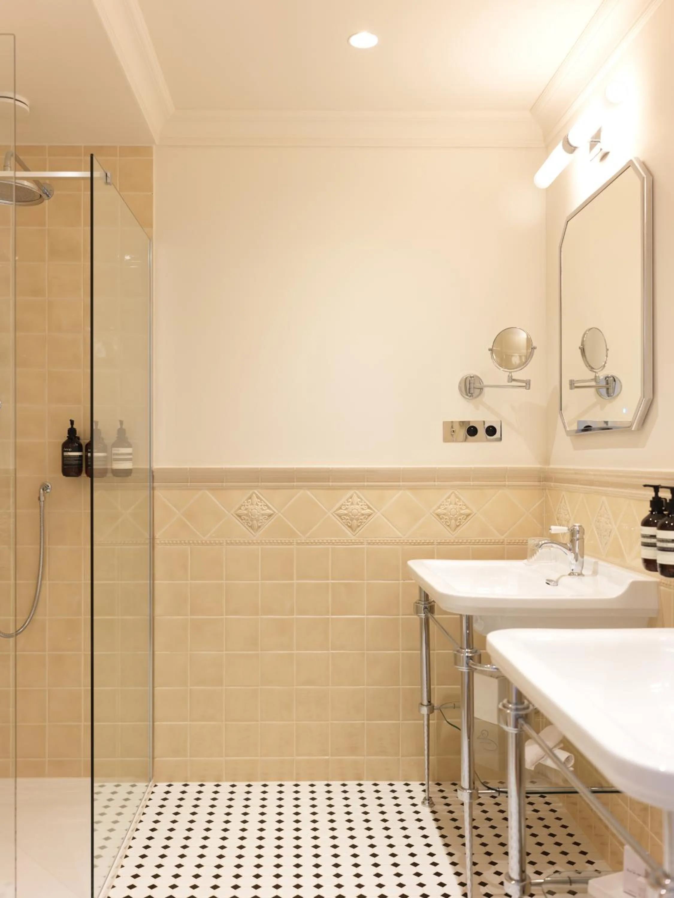 Shower in Hotel Fleur de Ville