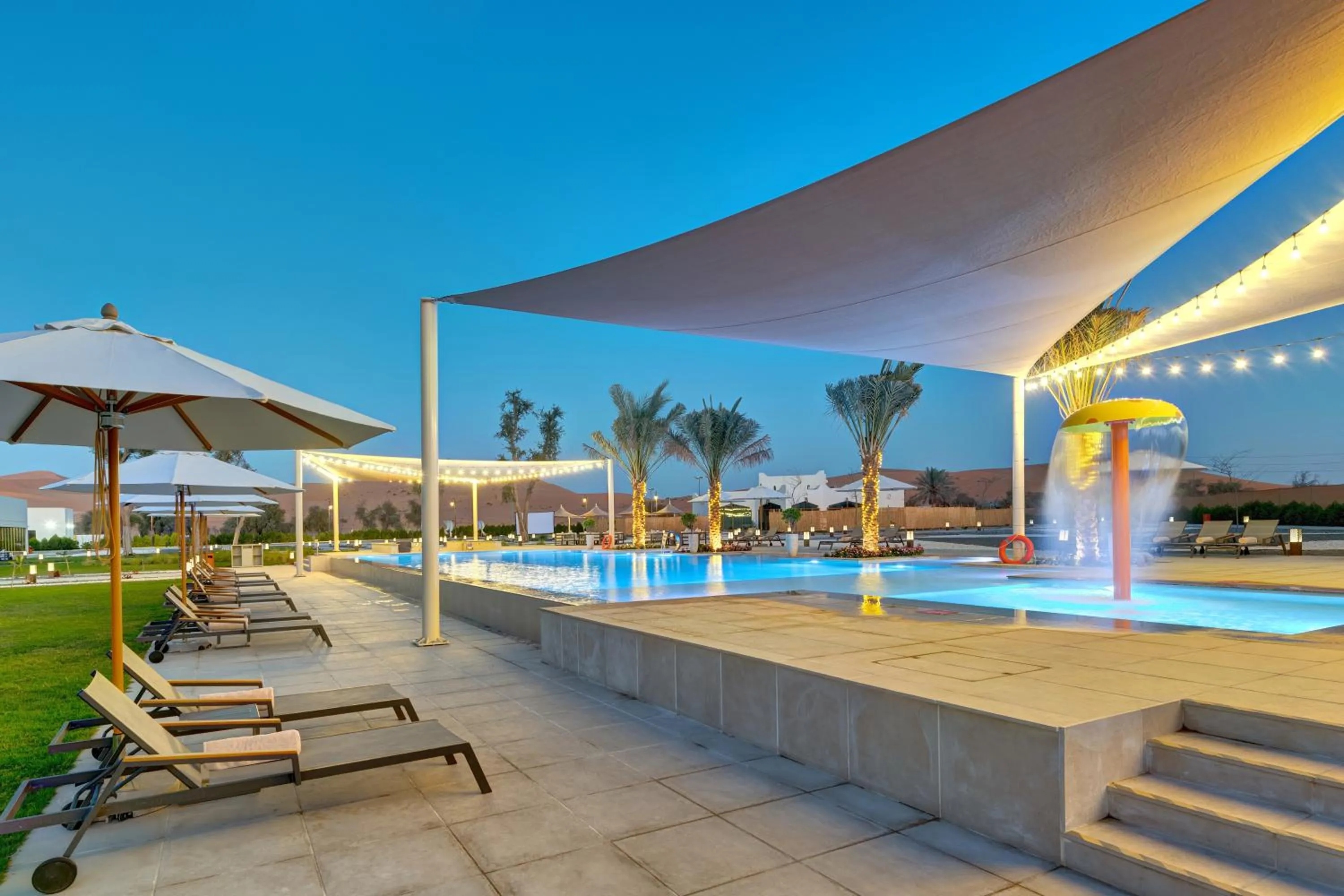 Swimming pool in Western Hotel Liwa