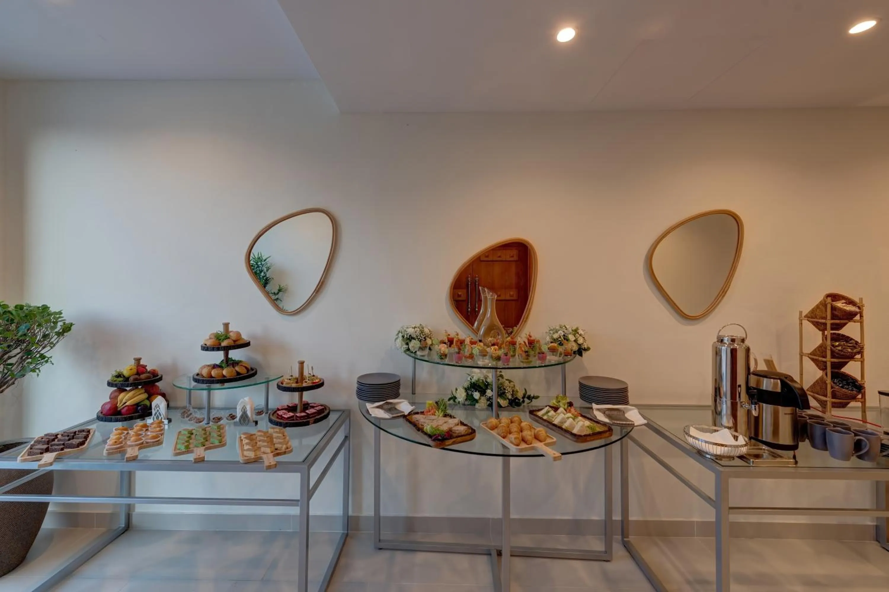 Food and drinks in Western Hotel Liwa