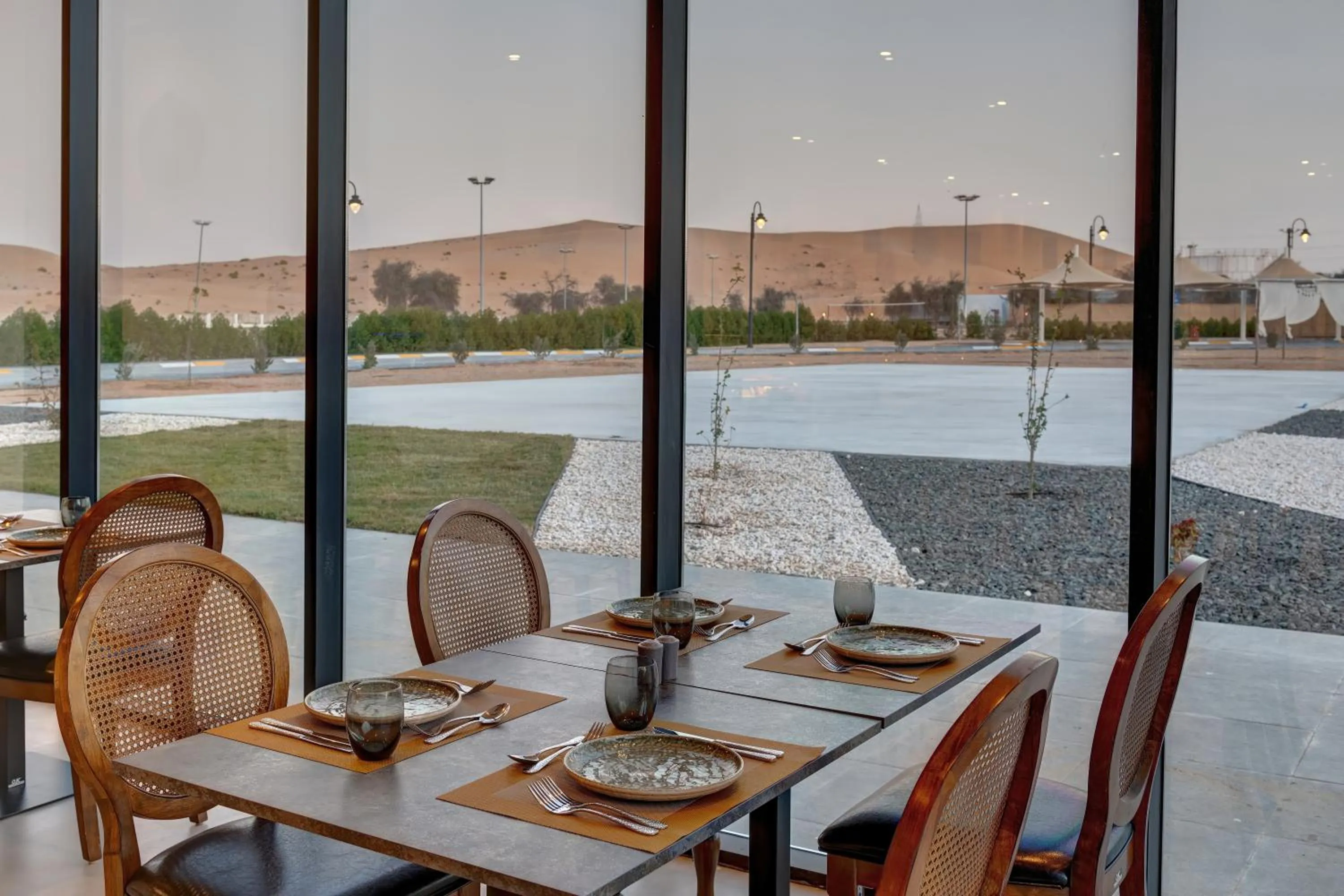 Restaurant/places to eat in Western Hotel Liwa