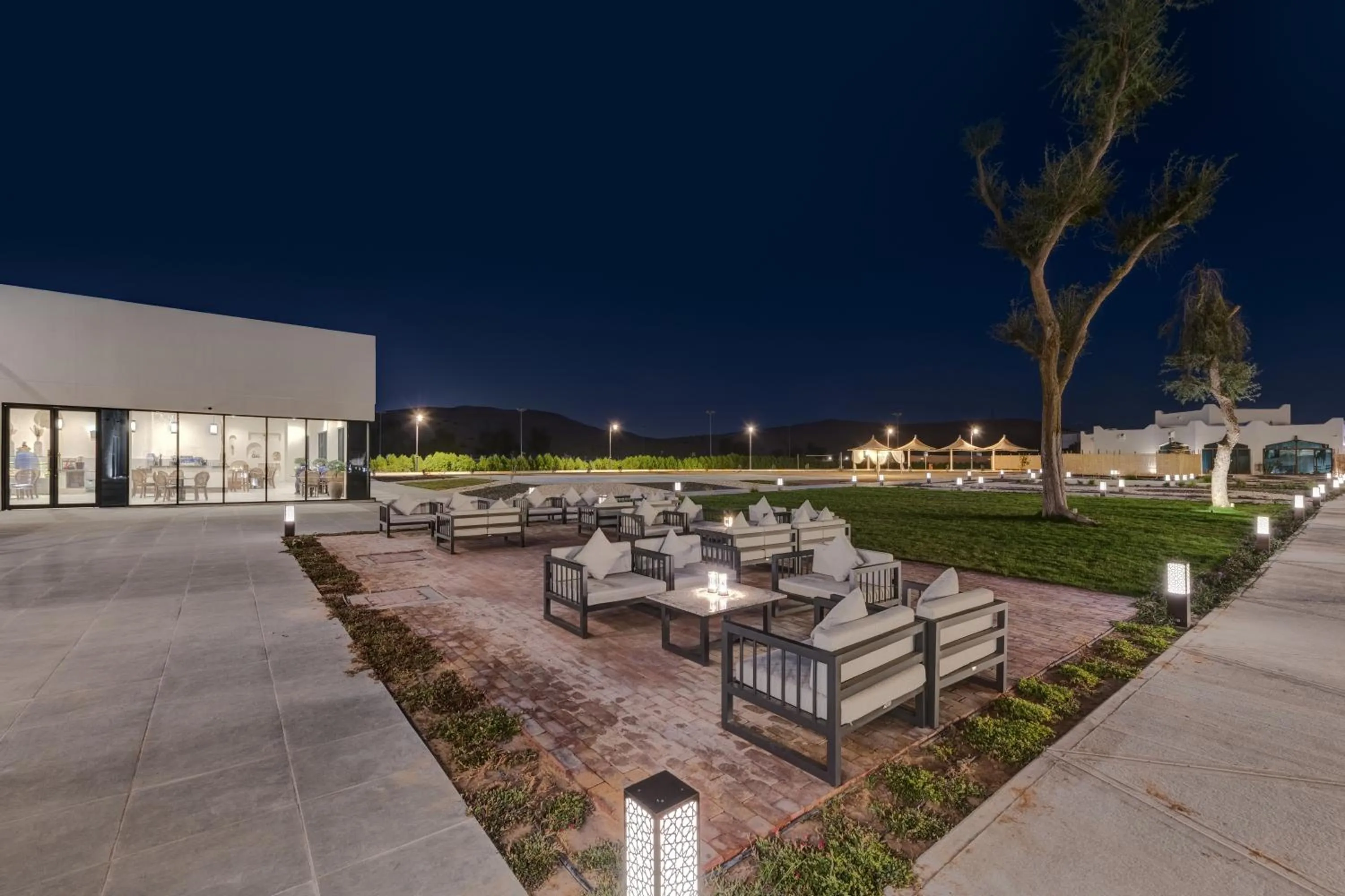 Night in Western Hotel Liwa