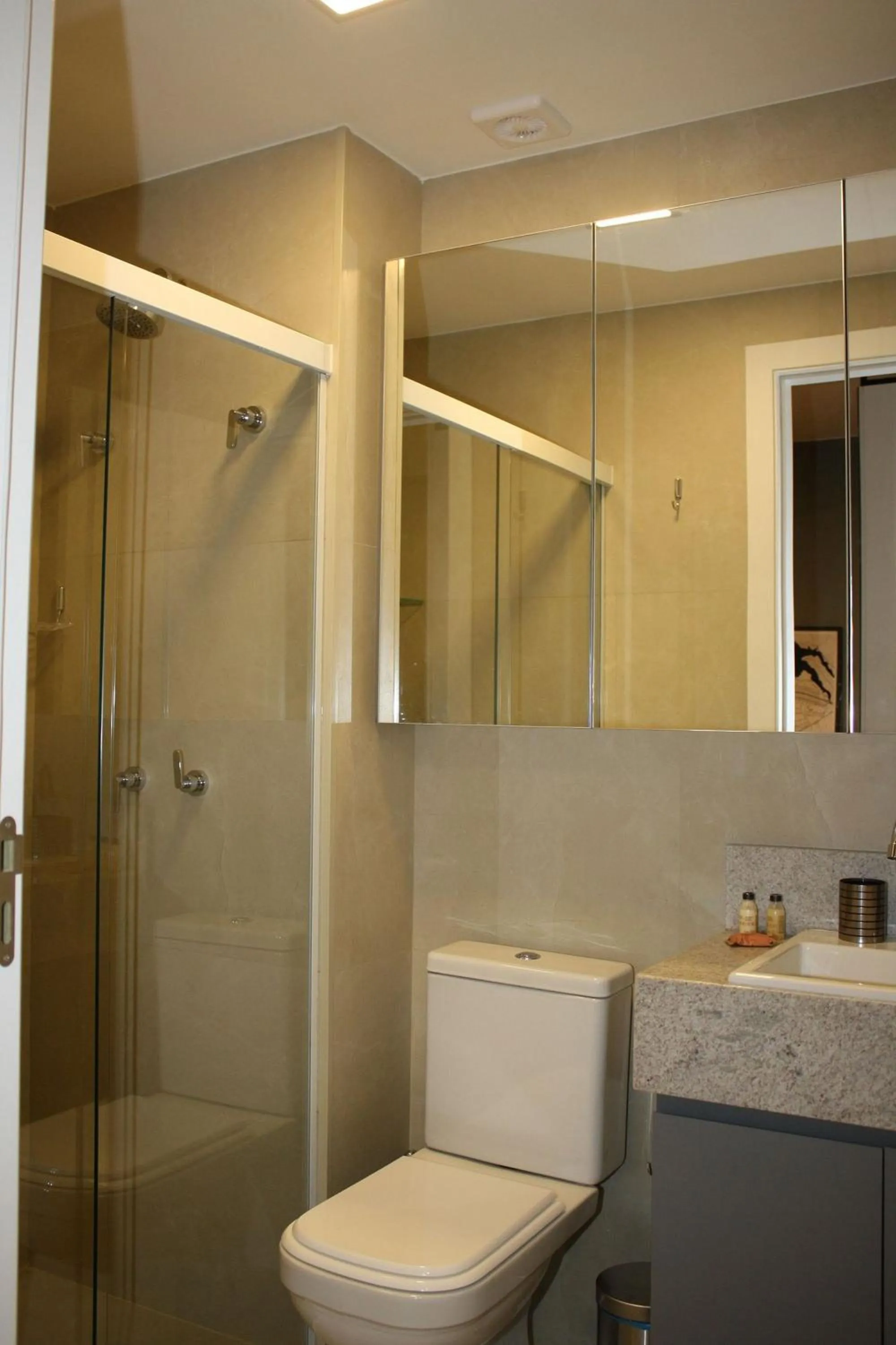 Toilet in Flat Noroeste Meet by CentoEdez