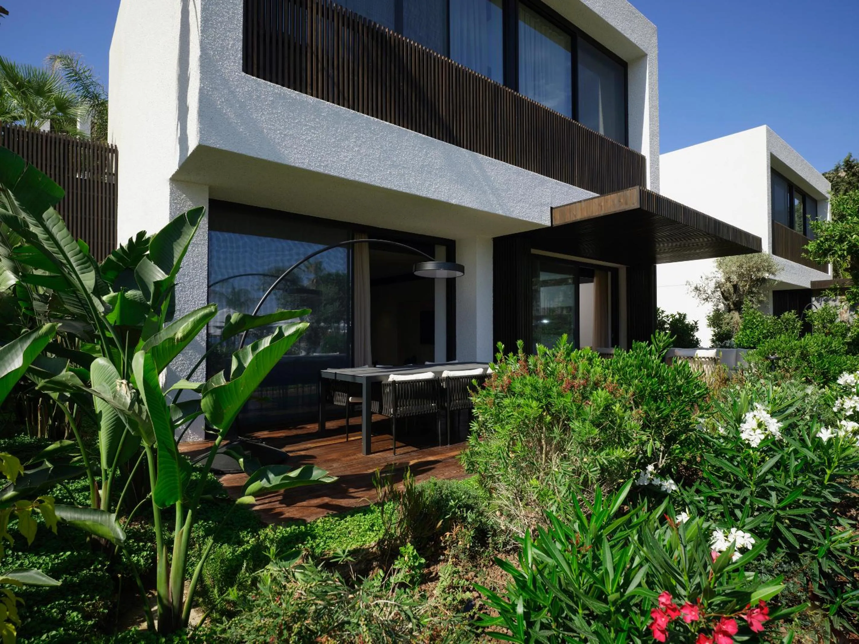 Property building in Caja by Maxx Royal