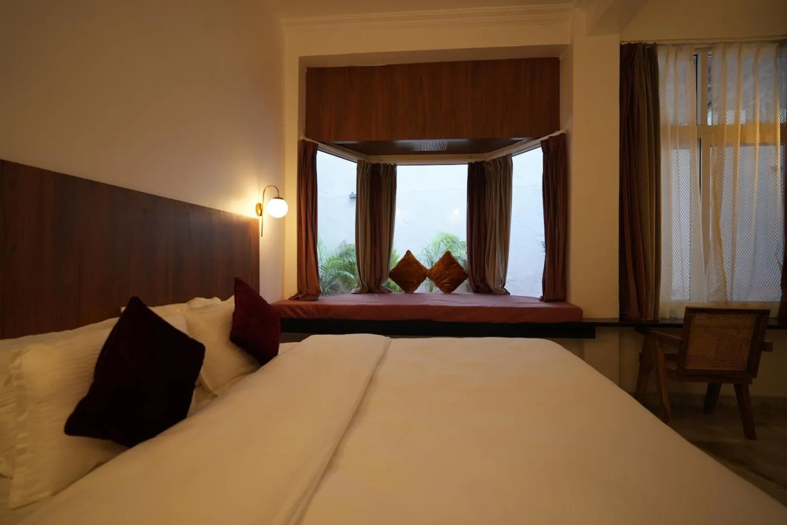 BHOPAL LAKE STAYS