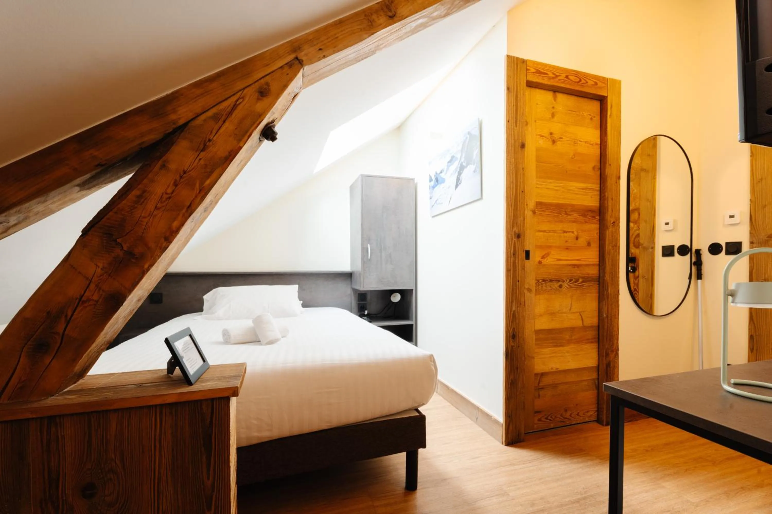 Photo of the whole room, Bed in Hostellerie du Petit Saint Bernard