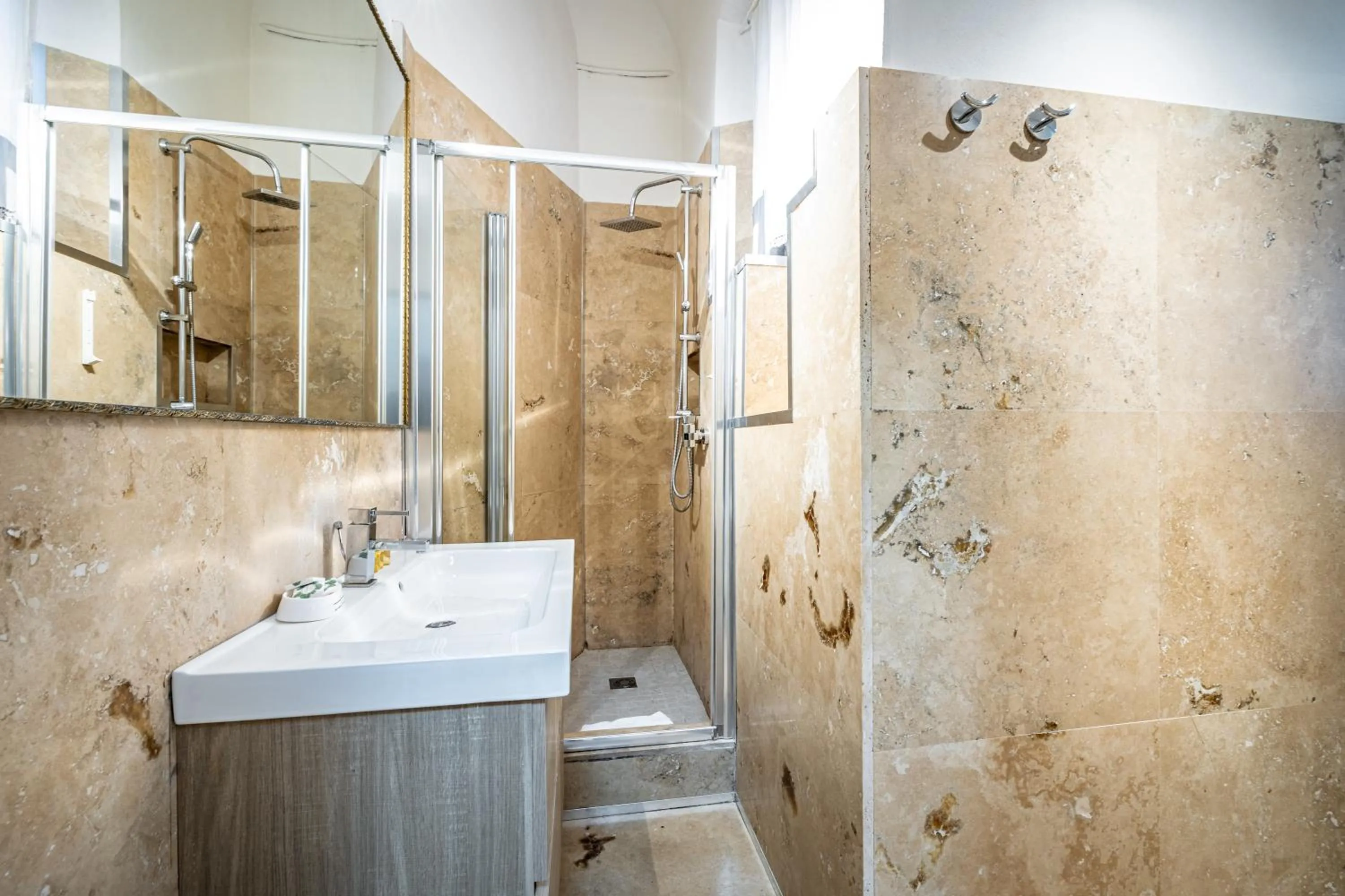 Bathroom in Roommo San Iacopino