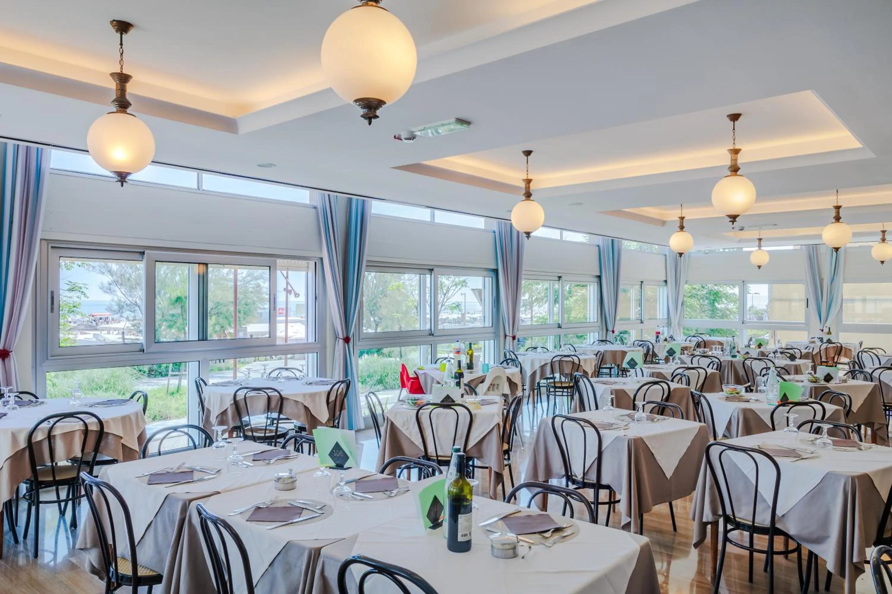 Restaurant/places to eat in Hotel Centrale Miramare