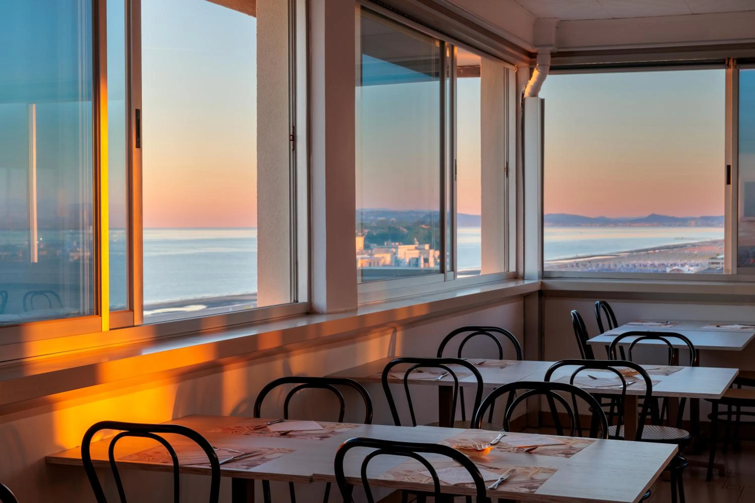 Restaurant/places to eat in Hotel Centrale Miramare