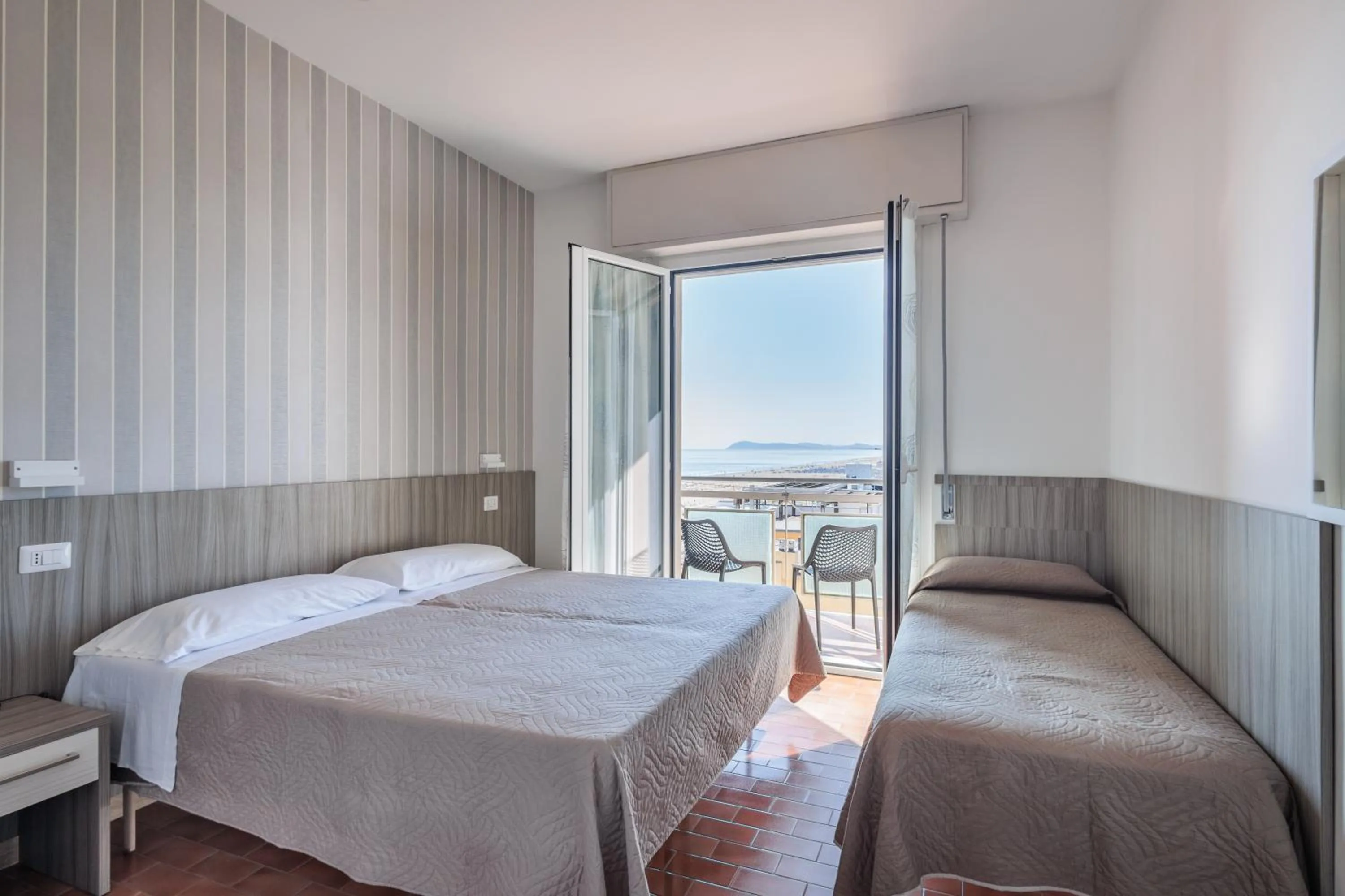 Bedroom, Bed in Hotel Centrale Miramare