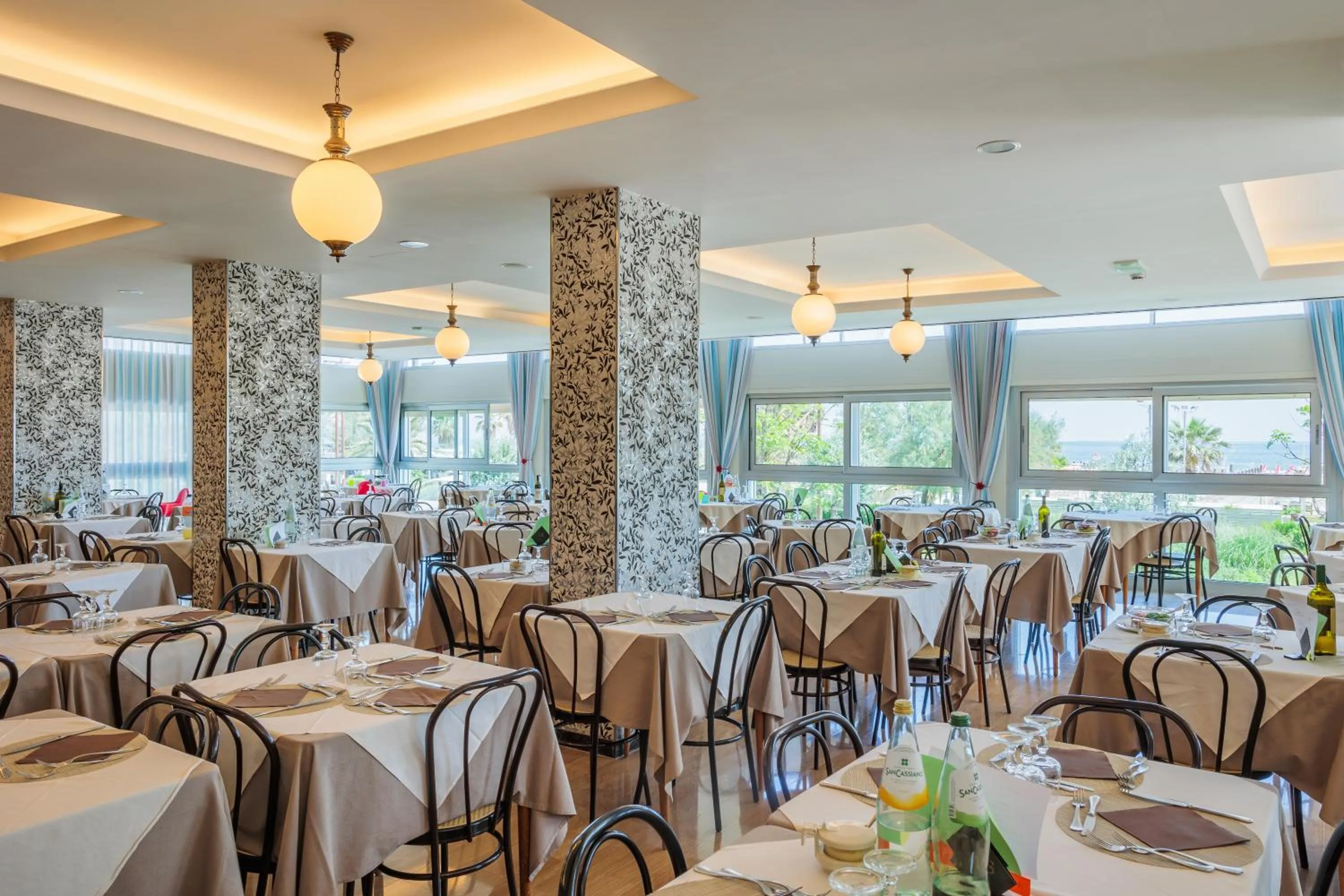 Restaurant/places to eat in Hotel Centrale Miramare