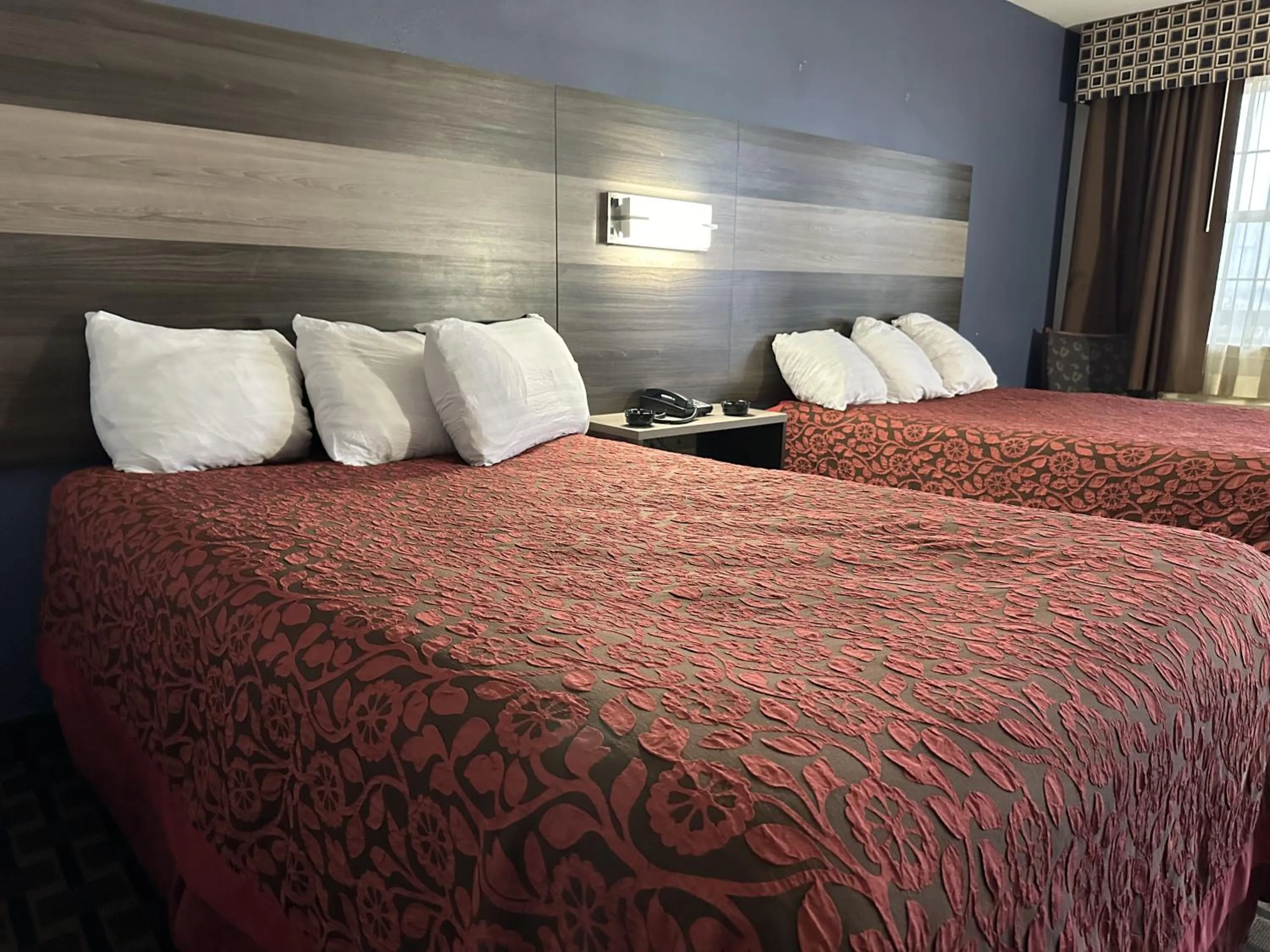 Bathroom, Bed in Day Star Dallas