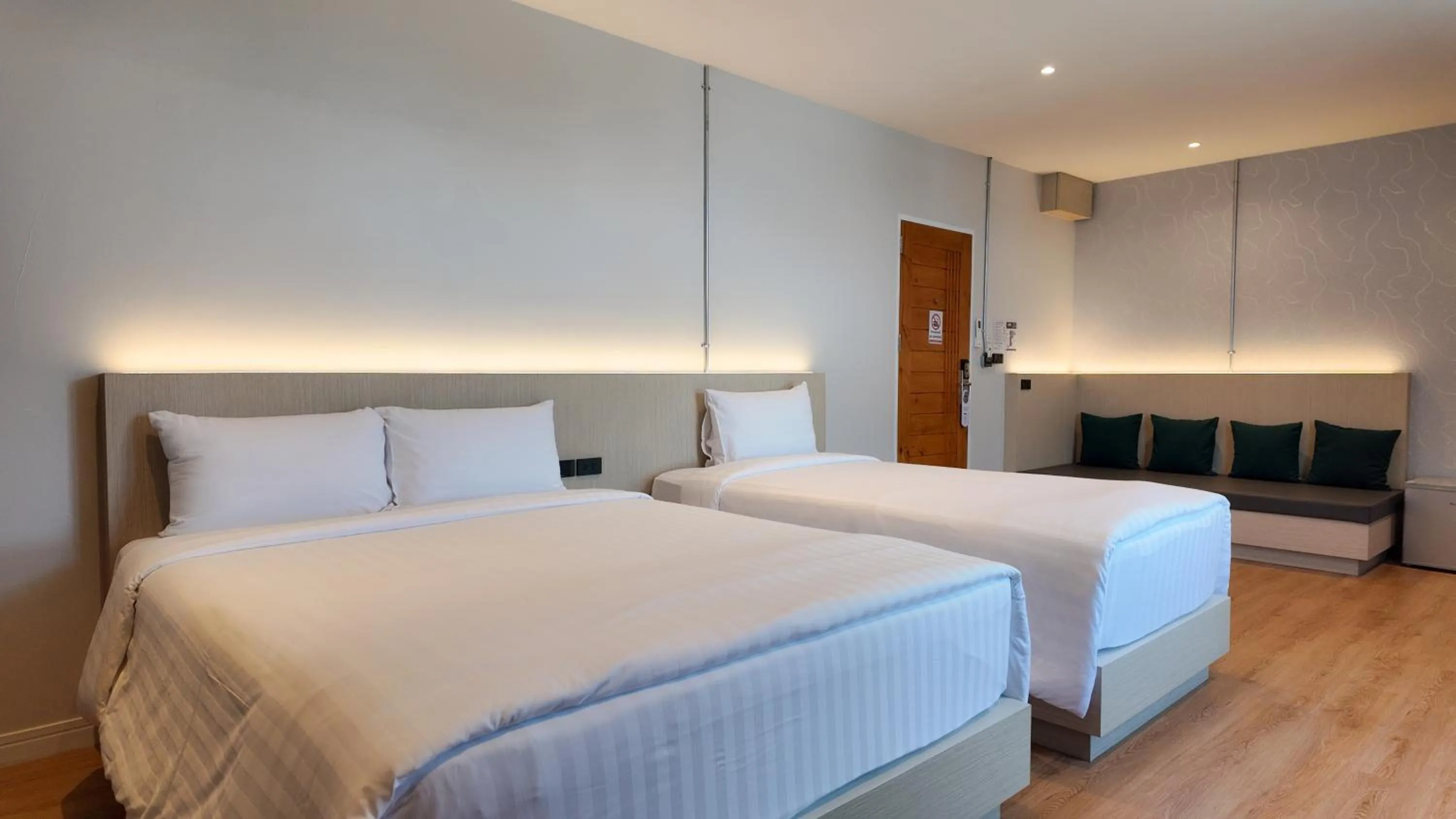 Photo of the whole room, Bed in V1 boutique hotel