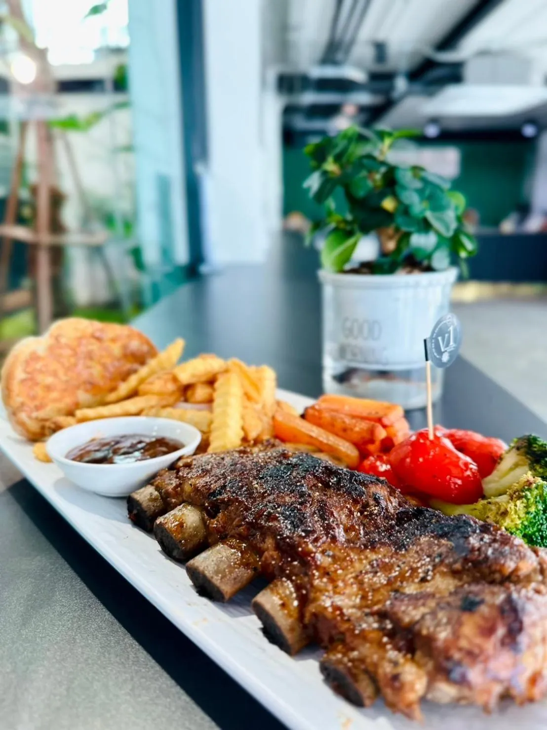 Food and drinks in V1 boutique hotel