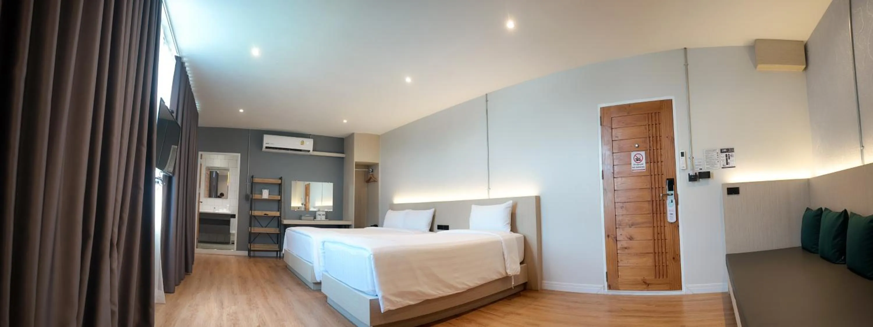 Photo of the whole room, Bed in V1 boutique hotel