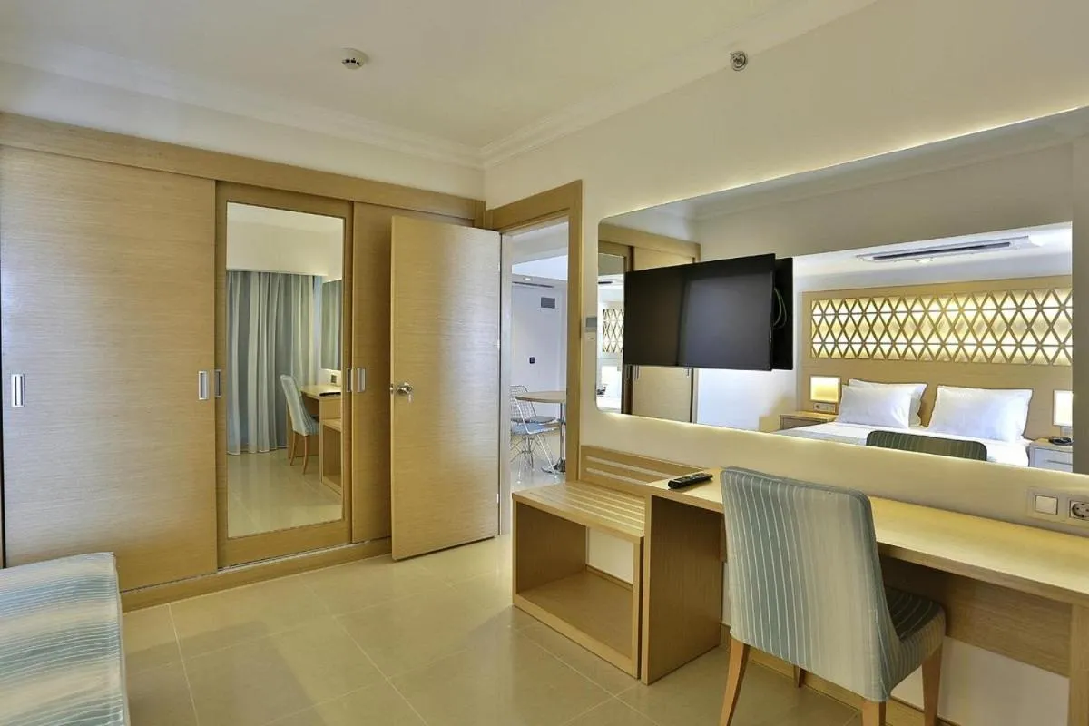TV and multimedia in Aurasia Design Hotel