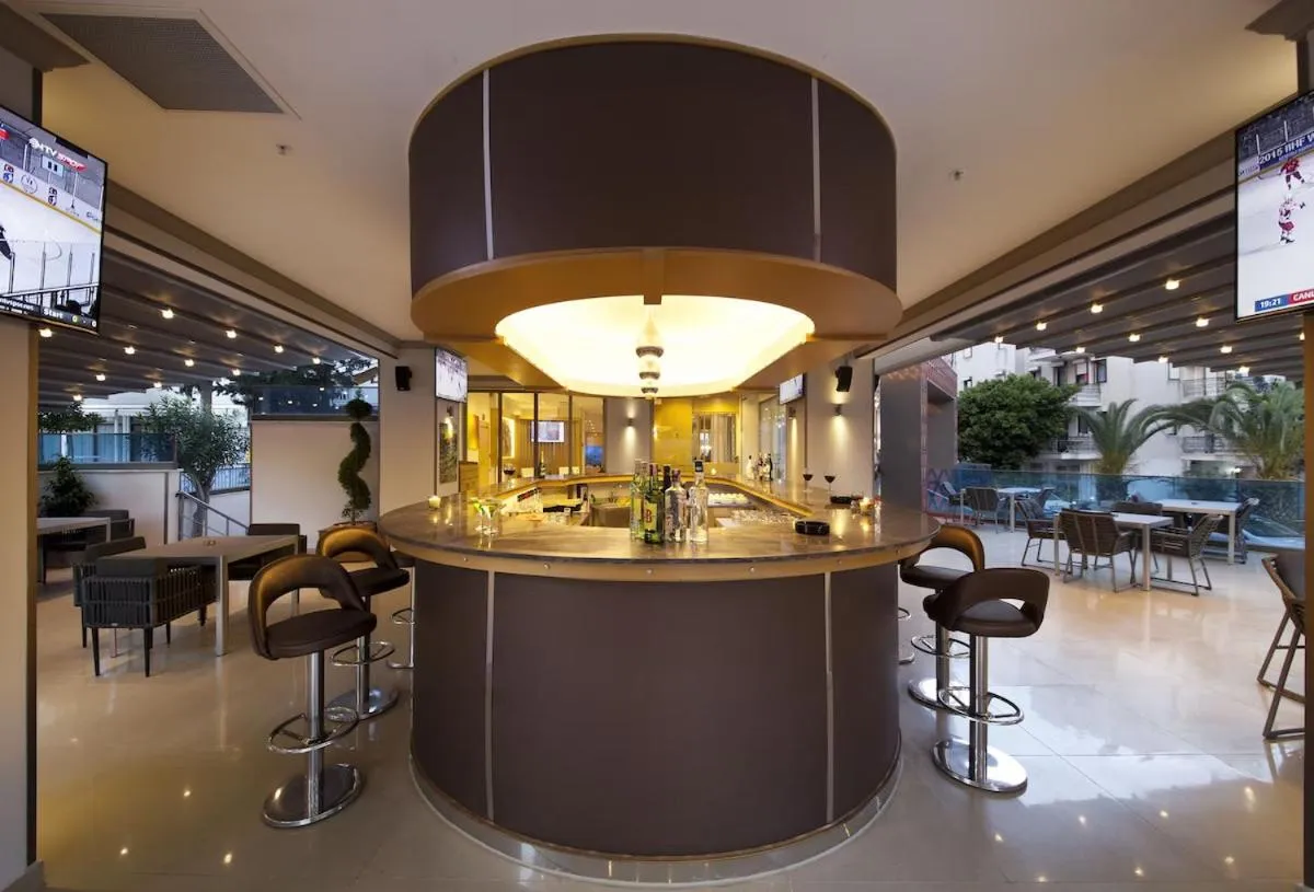 Restaurant/places to eat in Aurasia Design Hotel