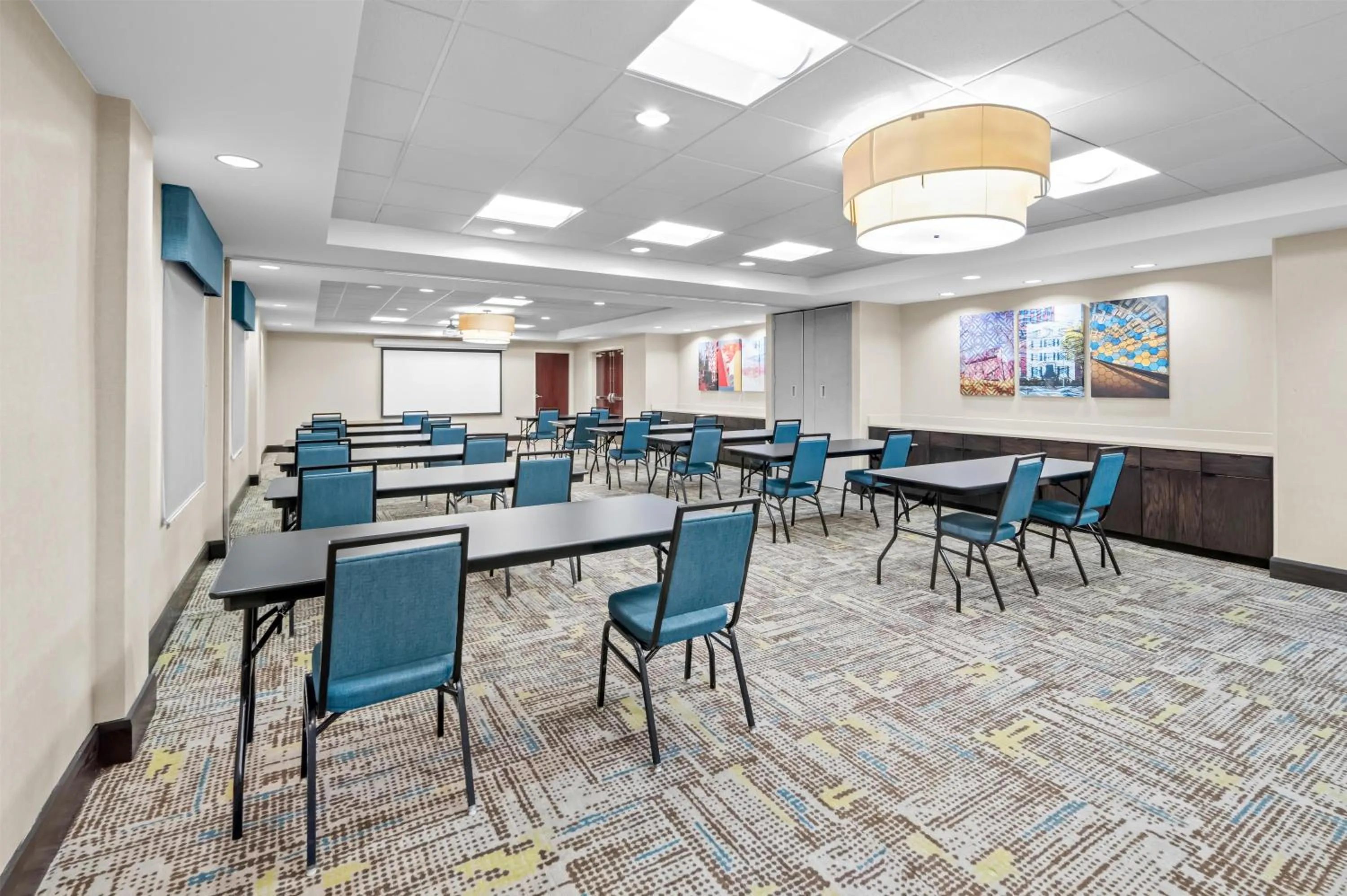 Meeting/conference room in Hampton Inn and Suites Camp Springs