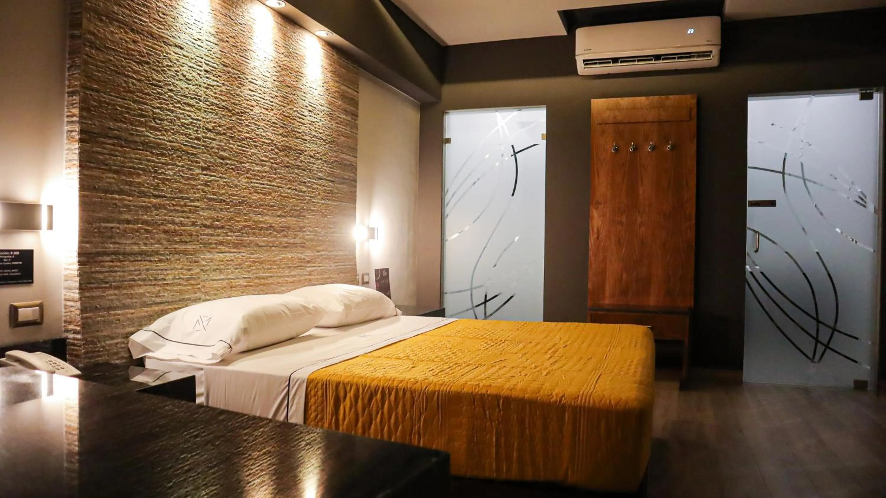 Photo of the whole room, Bed in Hotel Myst.