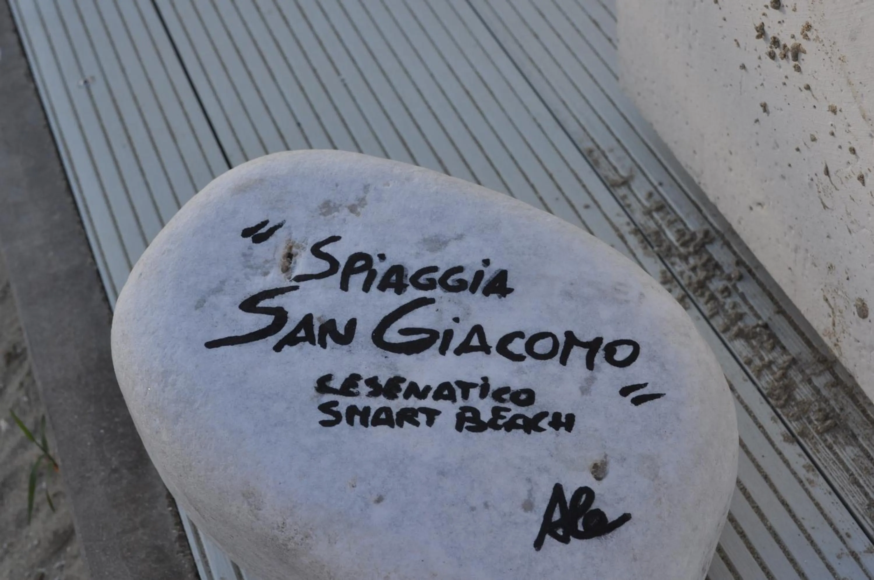 Decorative detail in Kristalex Pet Family Hotel