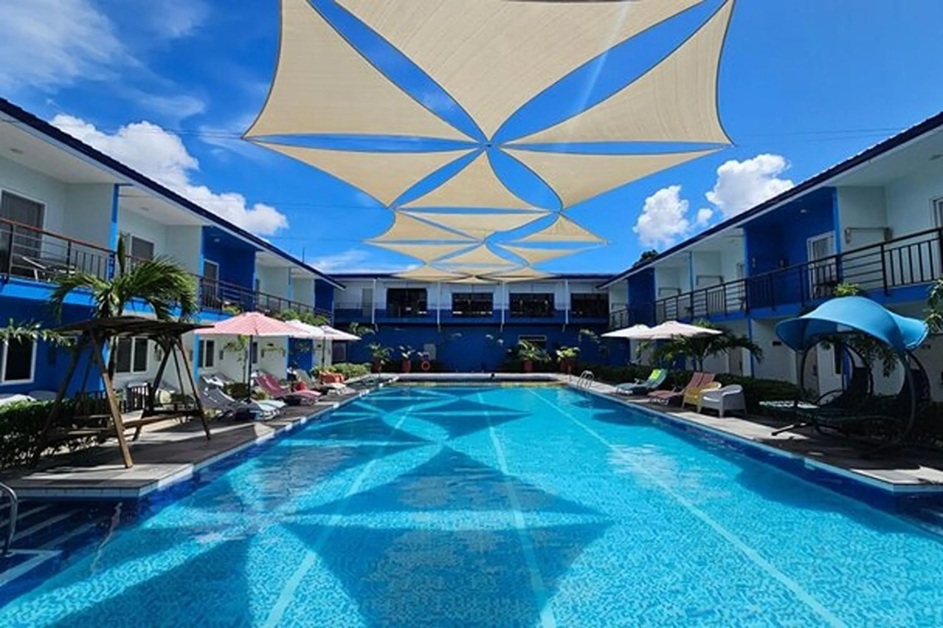Swimming pool in Casa Blu Hotel & Resort