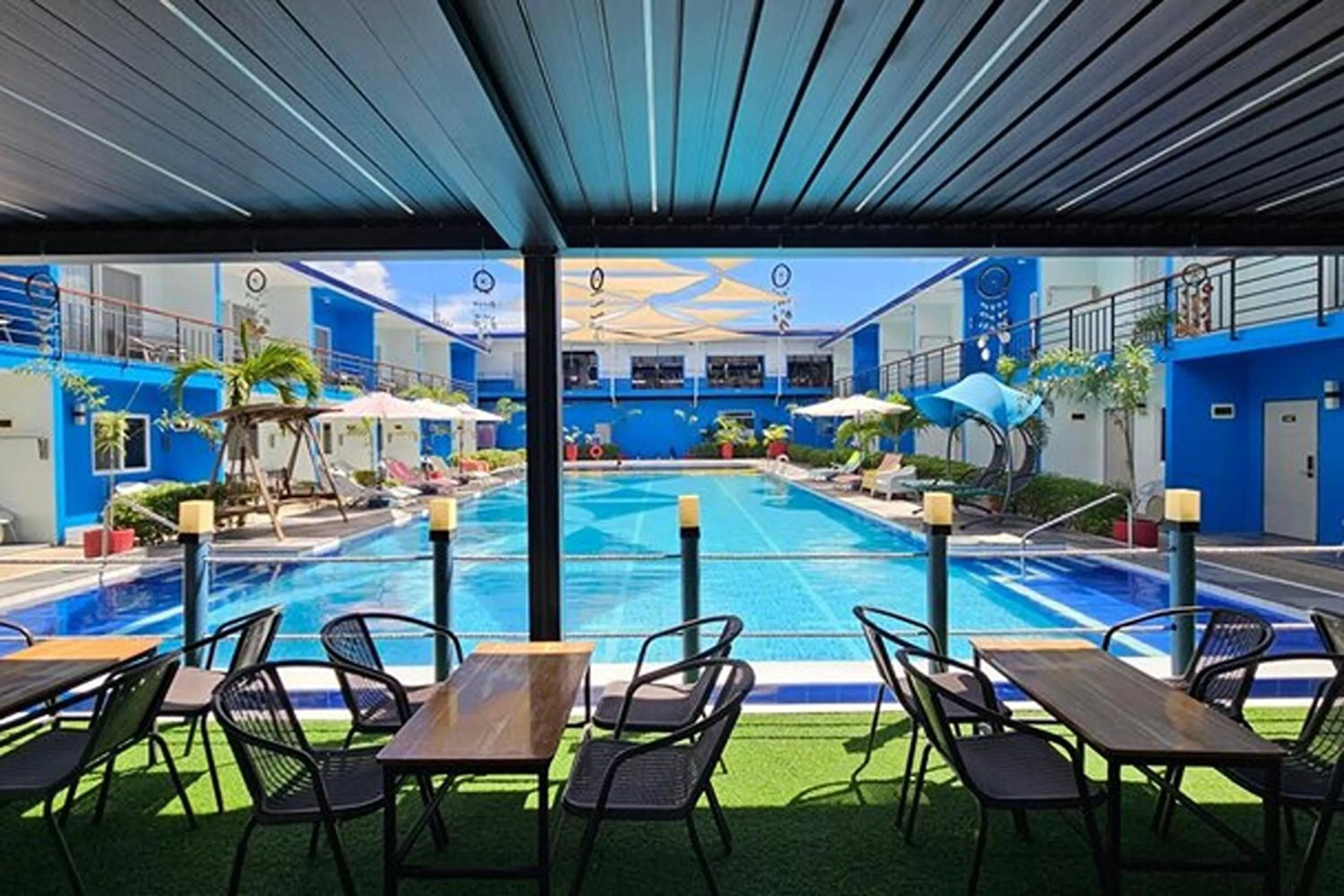 Swimming pool in Casa Blu Hotel & Resort