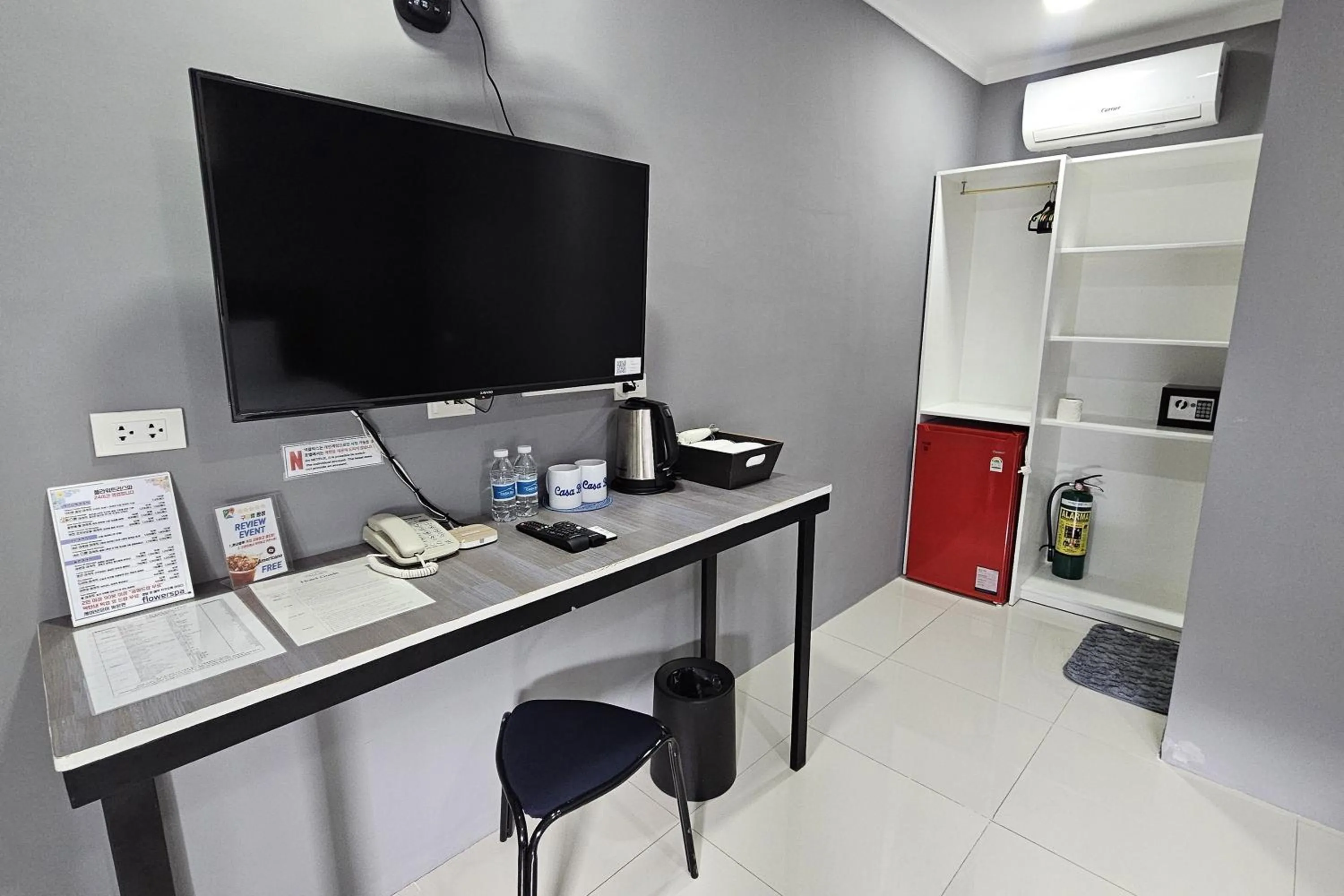 TV and multimedia in Casa Blu Hotel & Resort