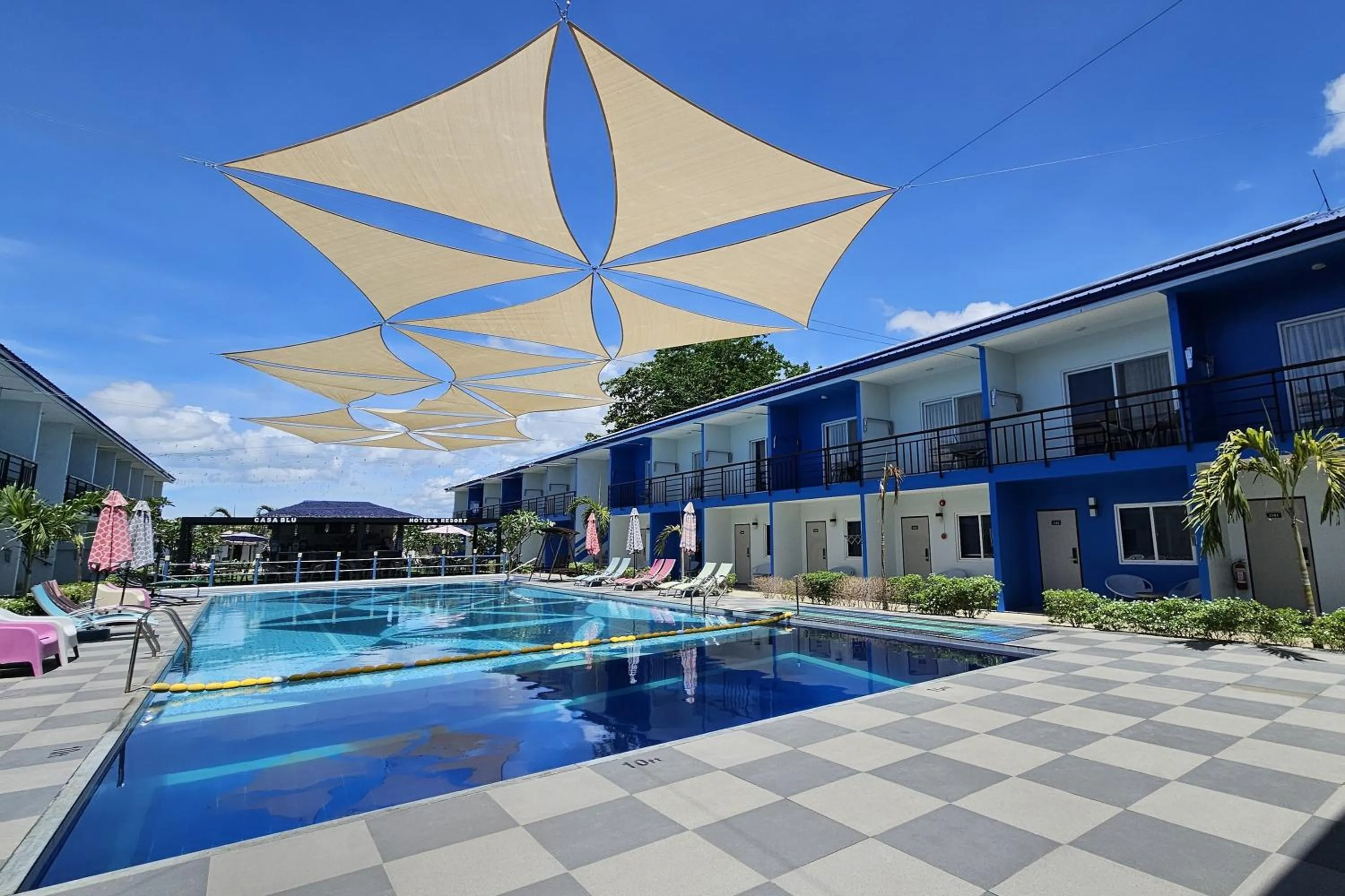 Swimming pool in Casa Blu Hotel & Resort