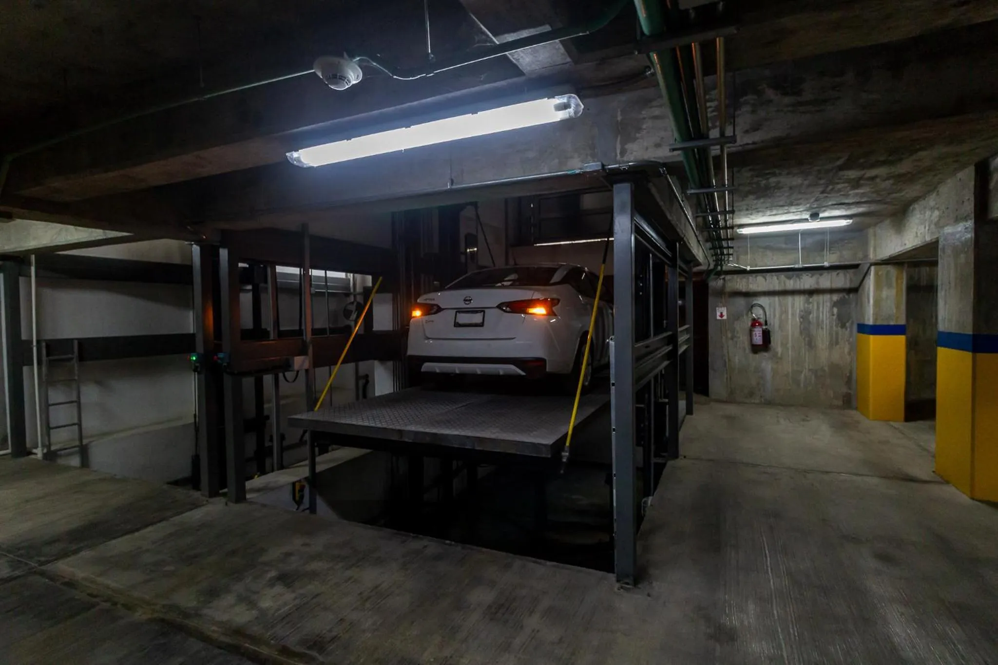 Parking in Hoteles Piedra Alta by De Los Perez