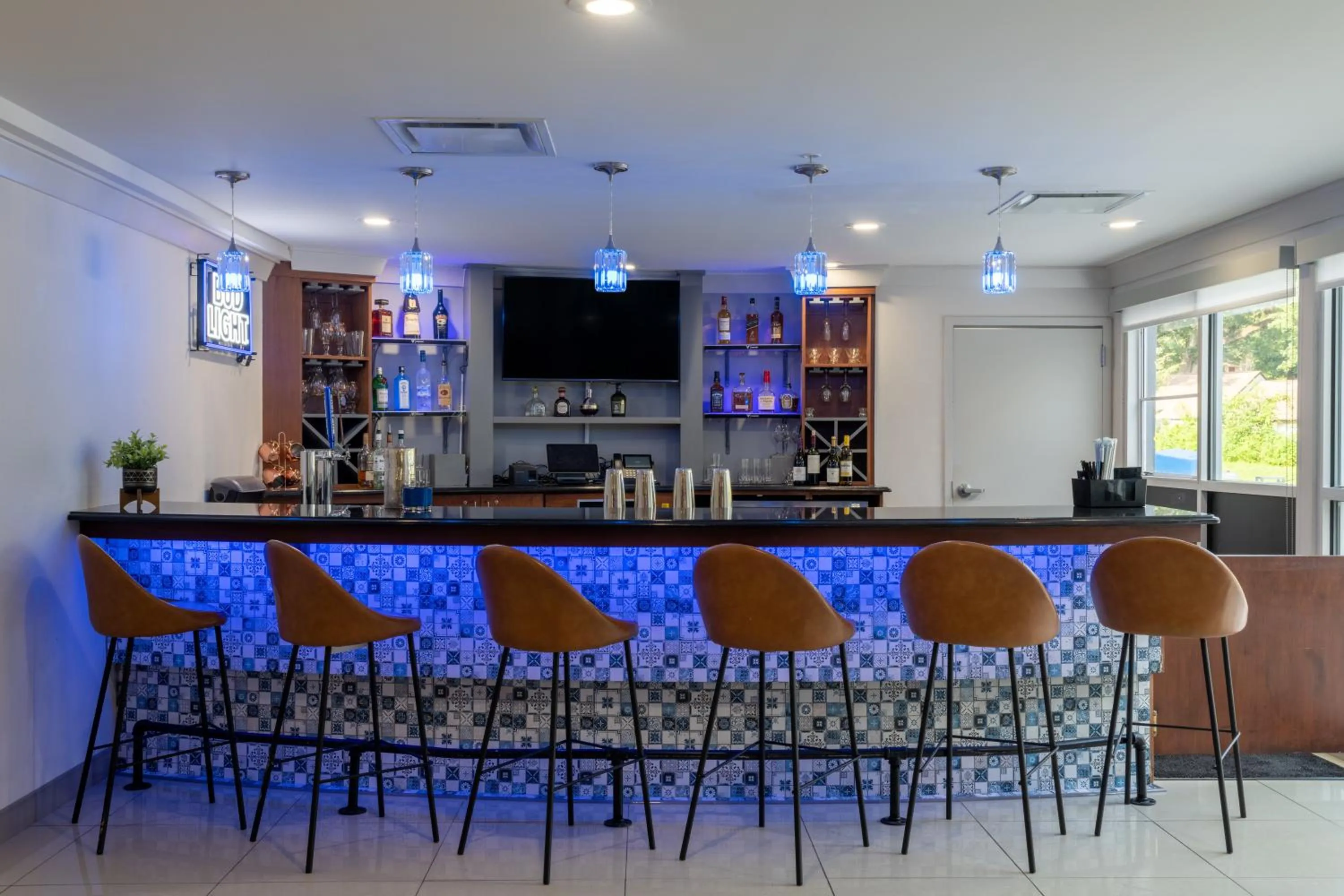 Lounge or bar in TRYP by Wyndham Tallahassee North I-10 Capital Circle