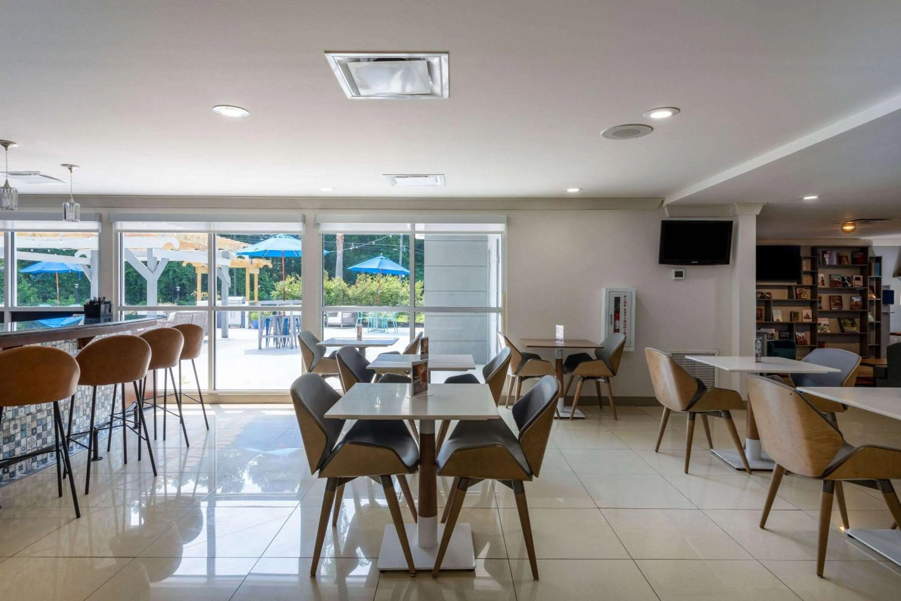 Restaurant/places to eat in TRYP by Wyndham Tallahassee North I-10 Capital Circle