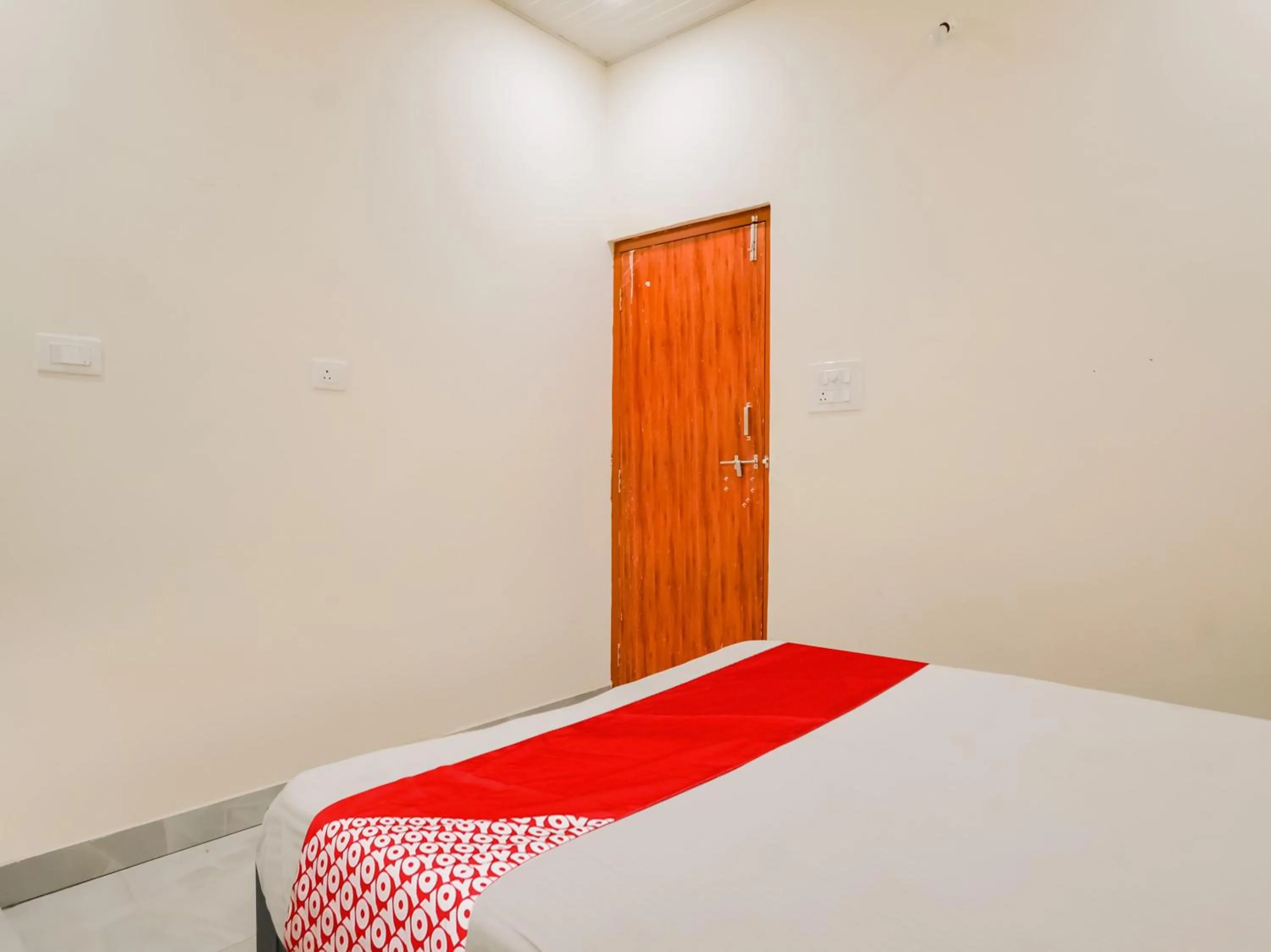 Bedroom, Bed in Hotel O GS Lodge