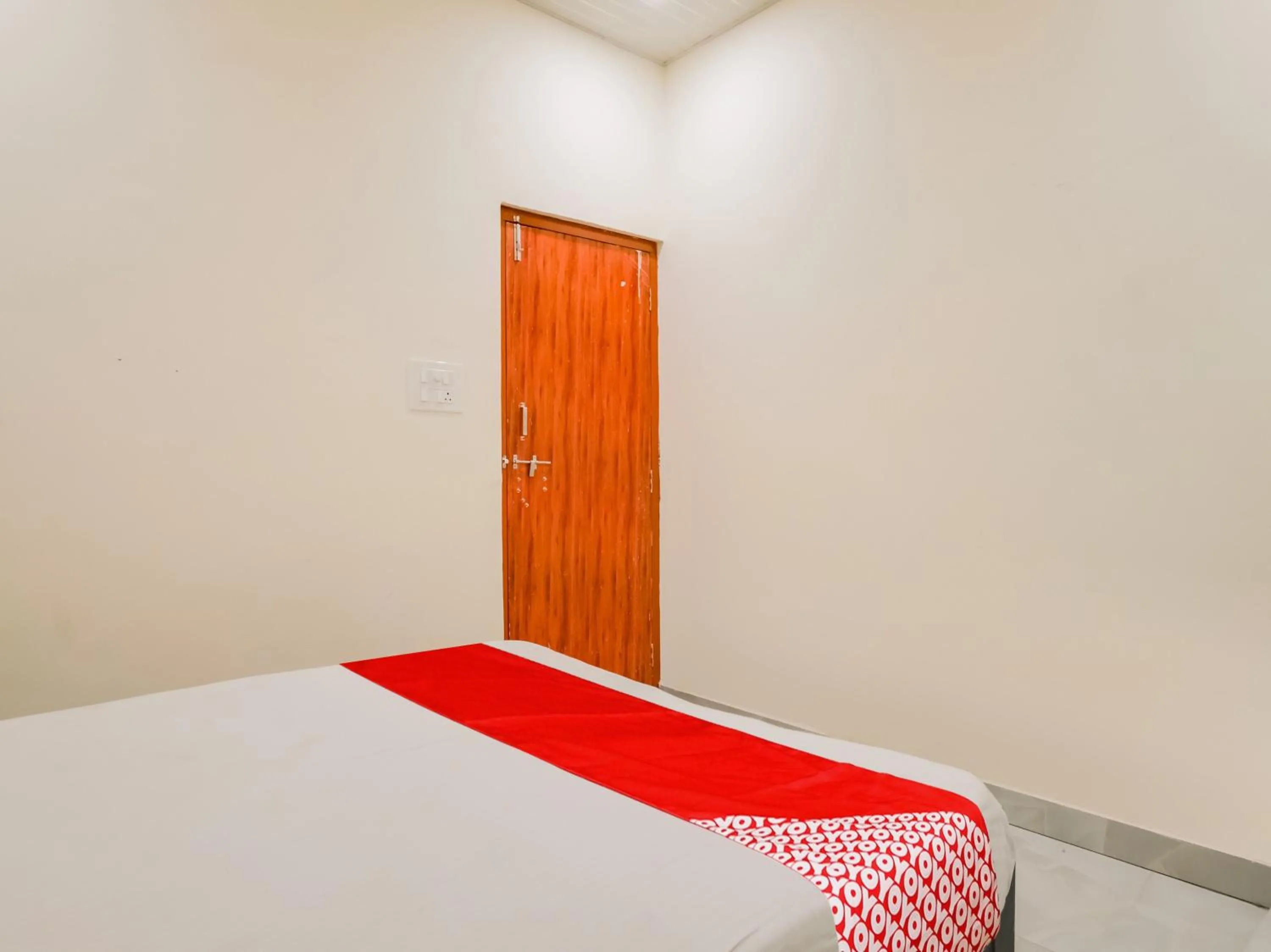 Bedroom, Bed in Hotel O GS Lodge