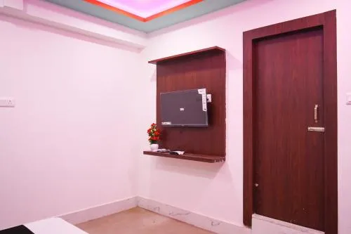 Hotel O by OYO The Royal Velvet