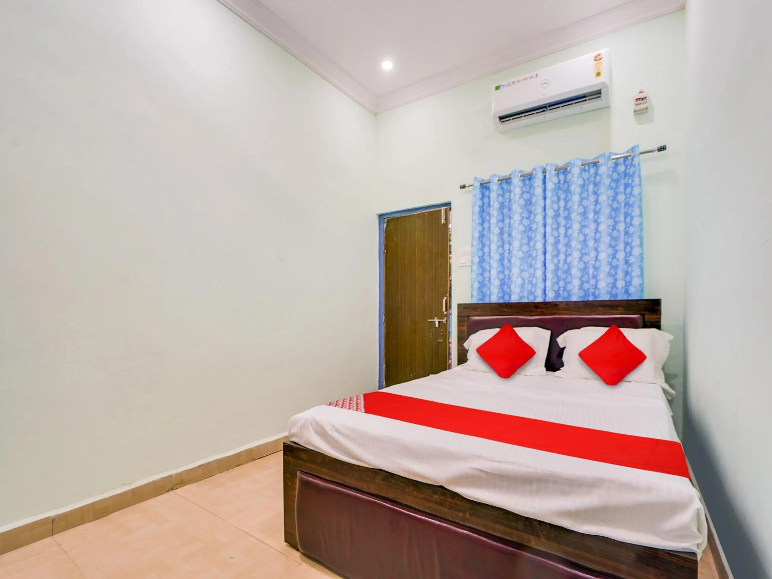 Bedroom, Bed in Hotel O Kanha