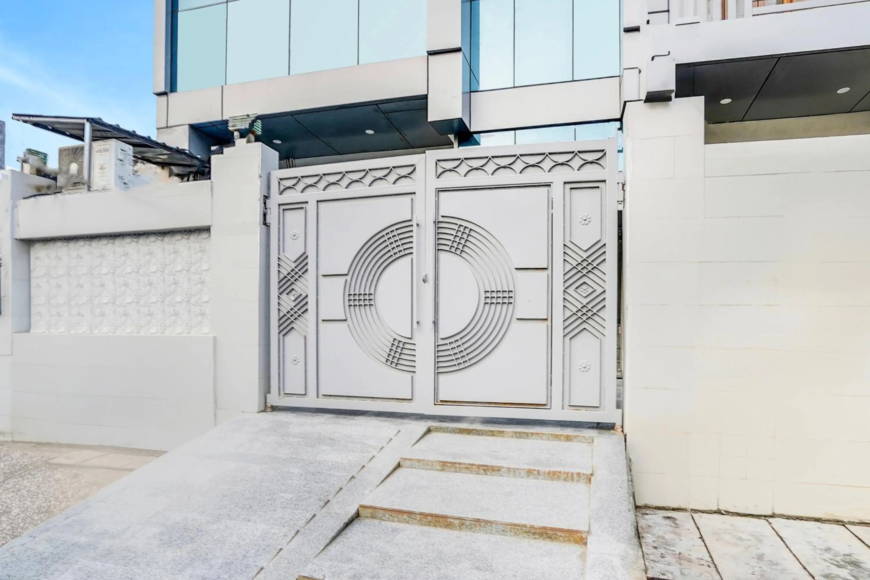 Facade/entrance in Super Townhouse Sector 63 A Noida