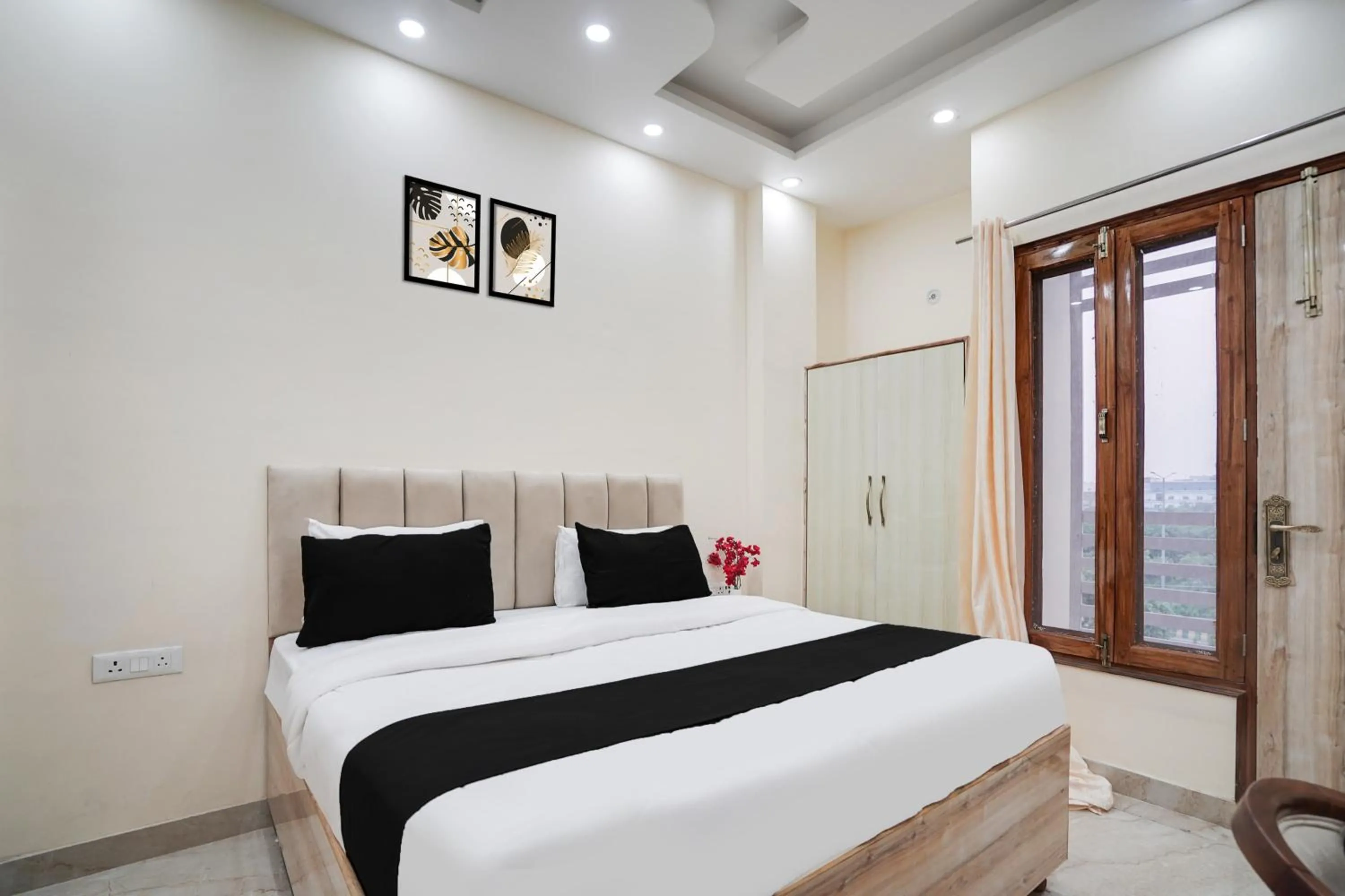 Bedroom, Bed in Super Townhouse Sector 63 A Noida