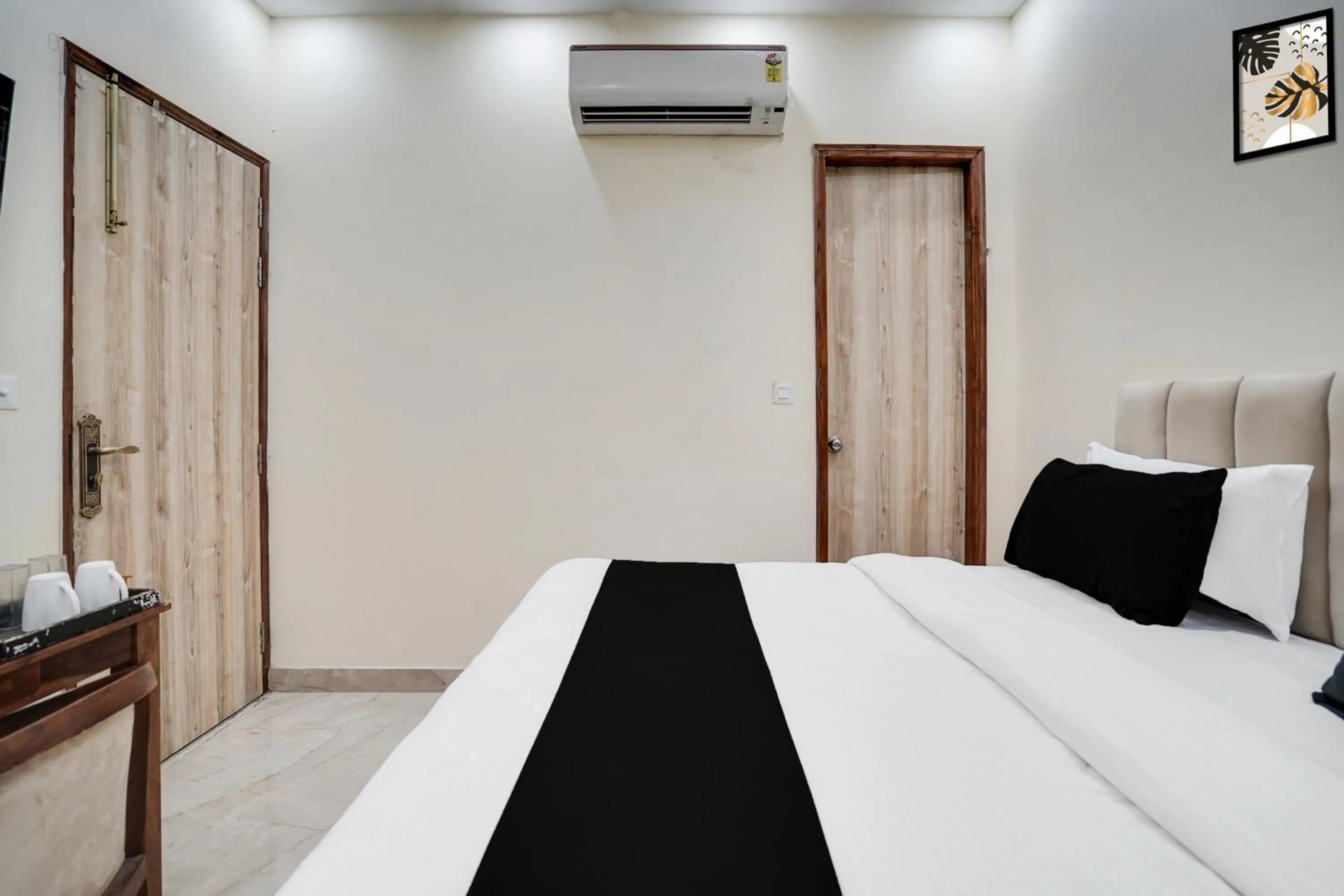 Bedroom, Bed in Super Townhouse Sector 63 A Noida