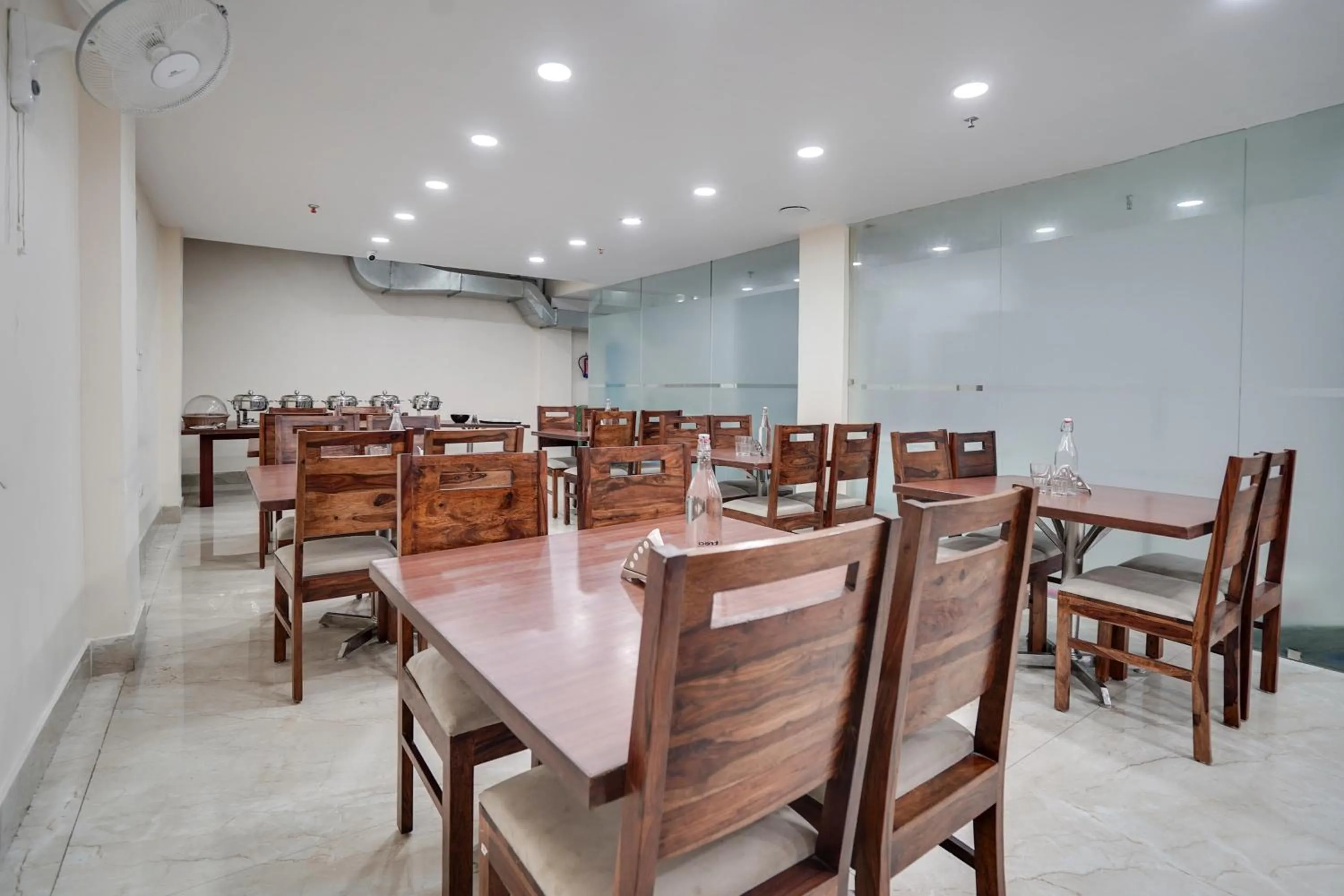 Restaurant/places to eat in Super Townhouse Sector 63 A Noida