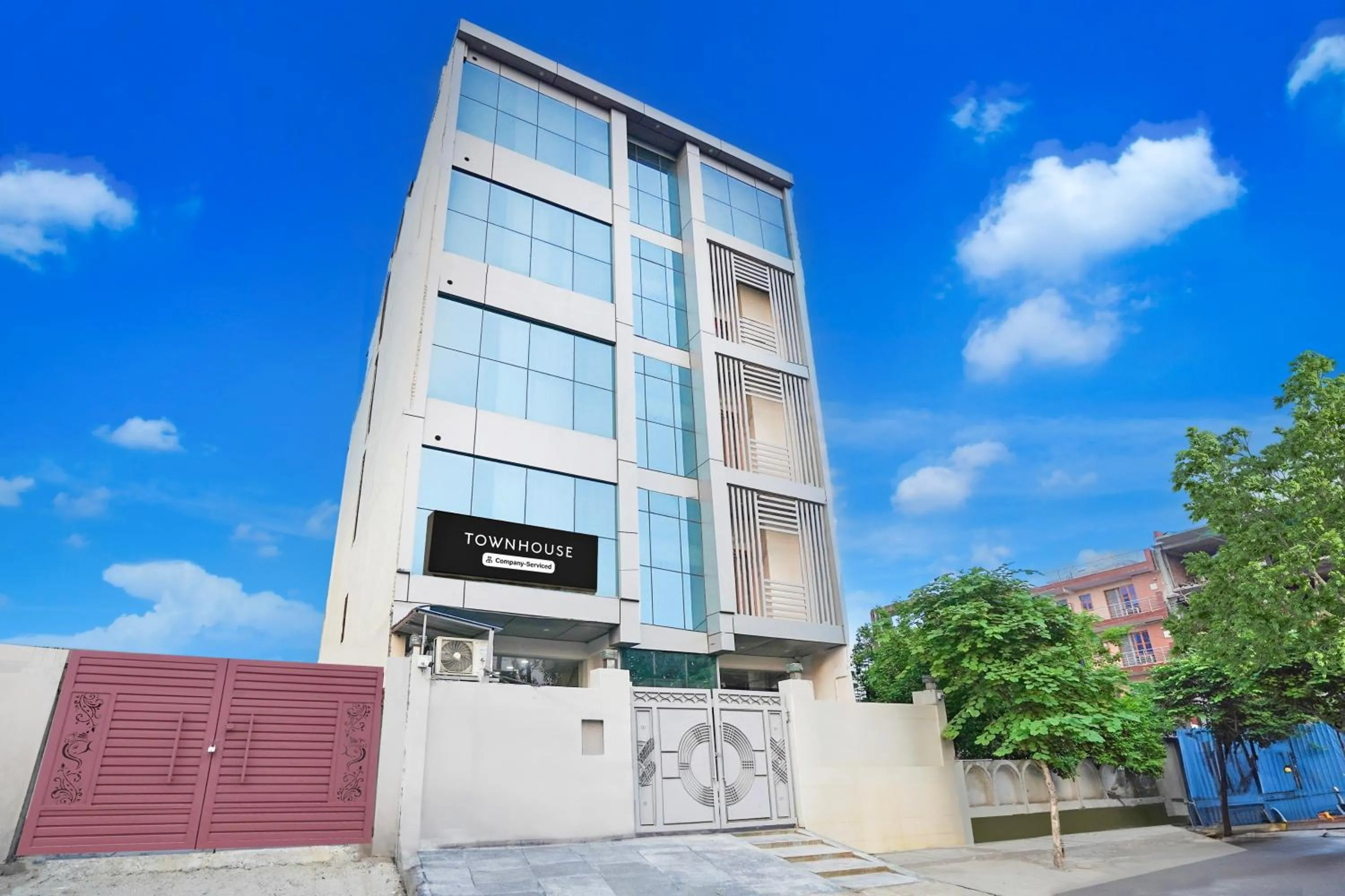 Facade/entrance in Super Townhouse Sector 63 A Noida