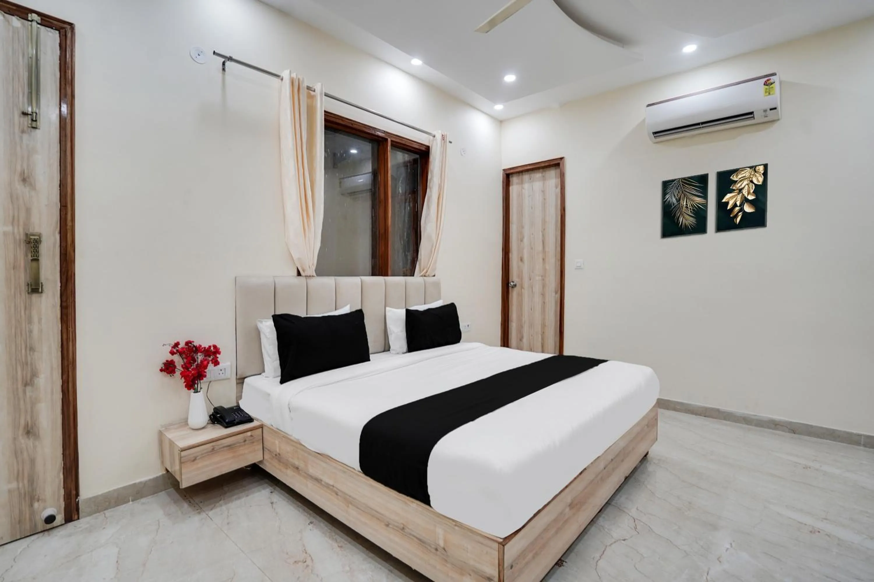 Bedroom, Bed in Super Townhouse Sector 63 A Noida