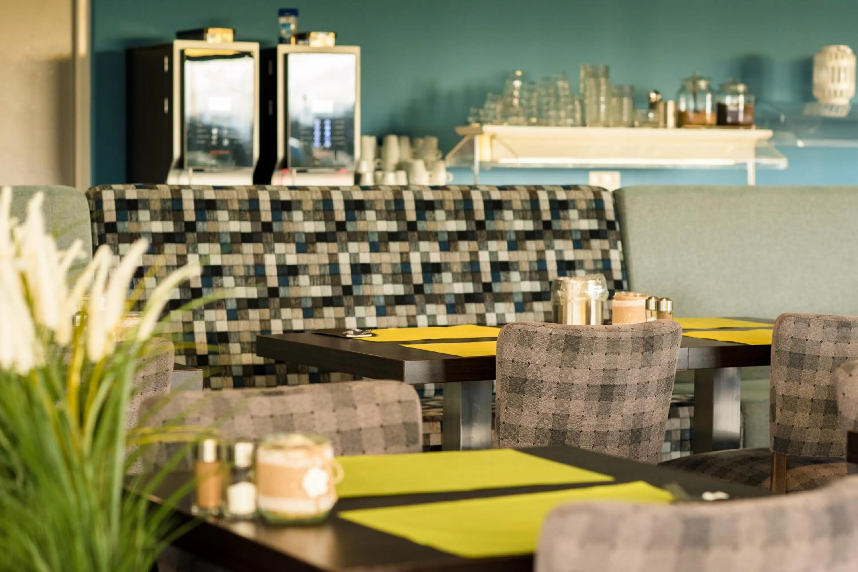 Restaurant/places to eat in Hotel Nes