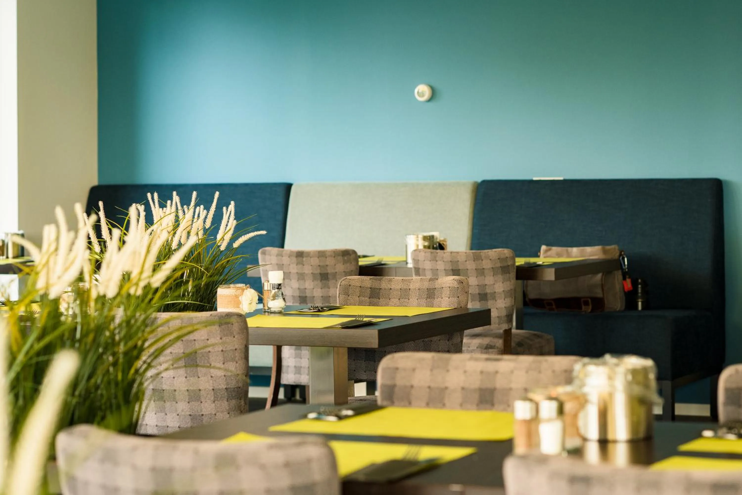 Restaurant/places to eat in Hotel Nes