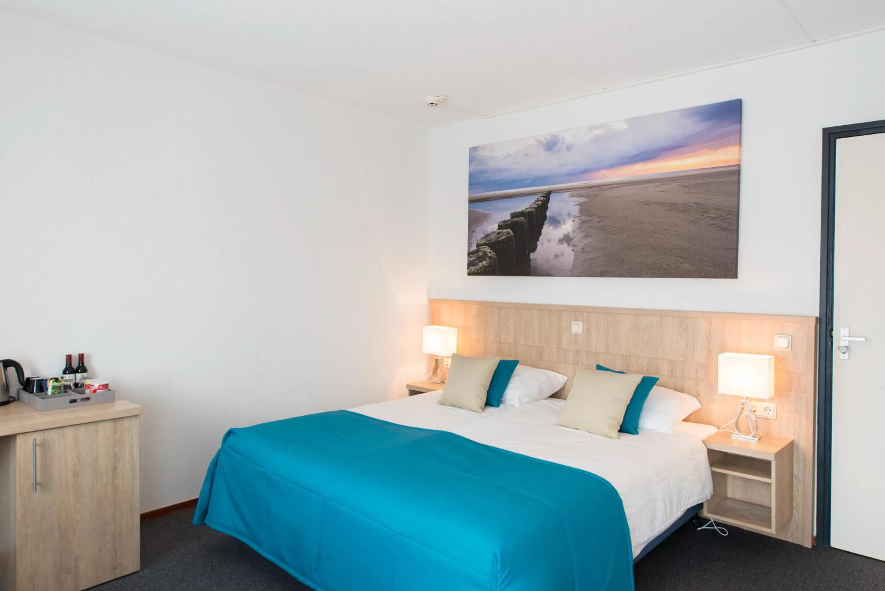 Photo of the whole room, Bed in Hotel Nes