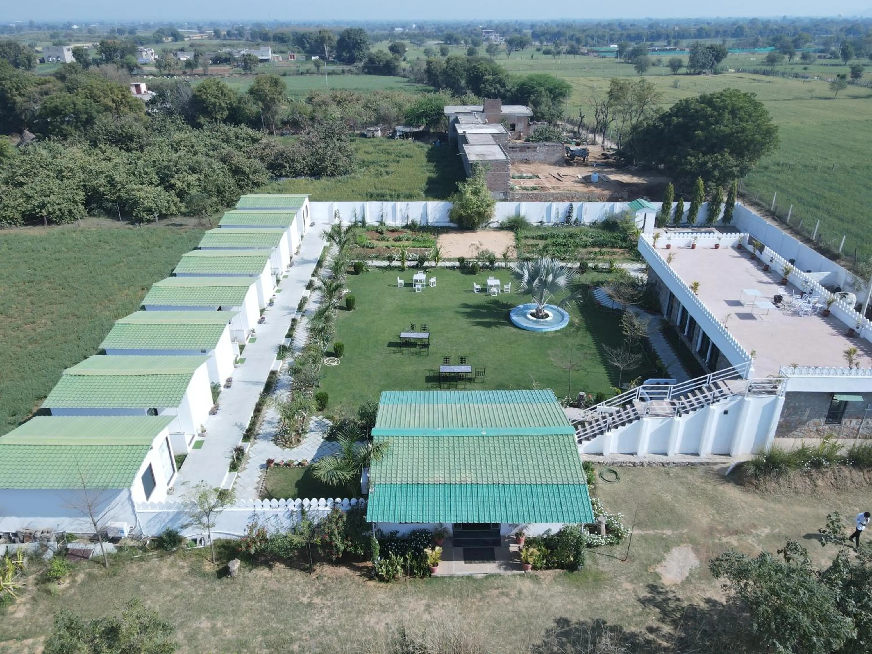 Restaurant/places to eat in Hem Vilas