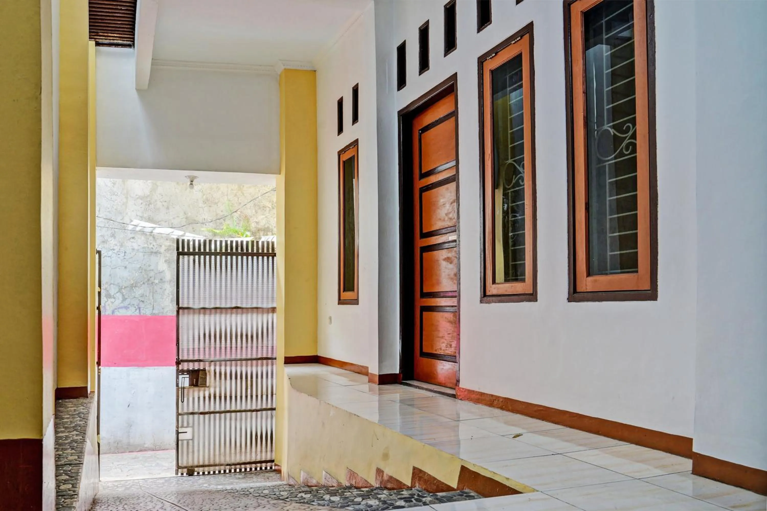 Lobby or reception in Hotel O Penginapan Hj Lilis 2 Syariah