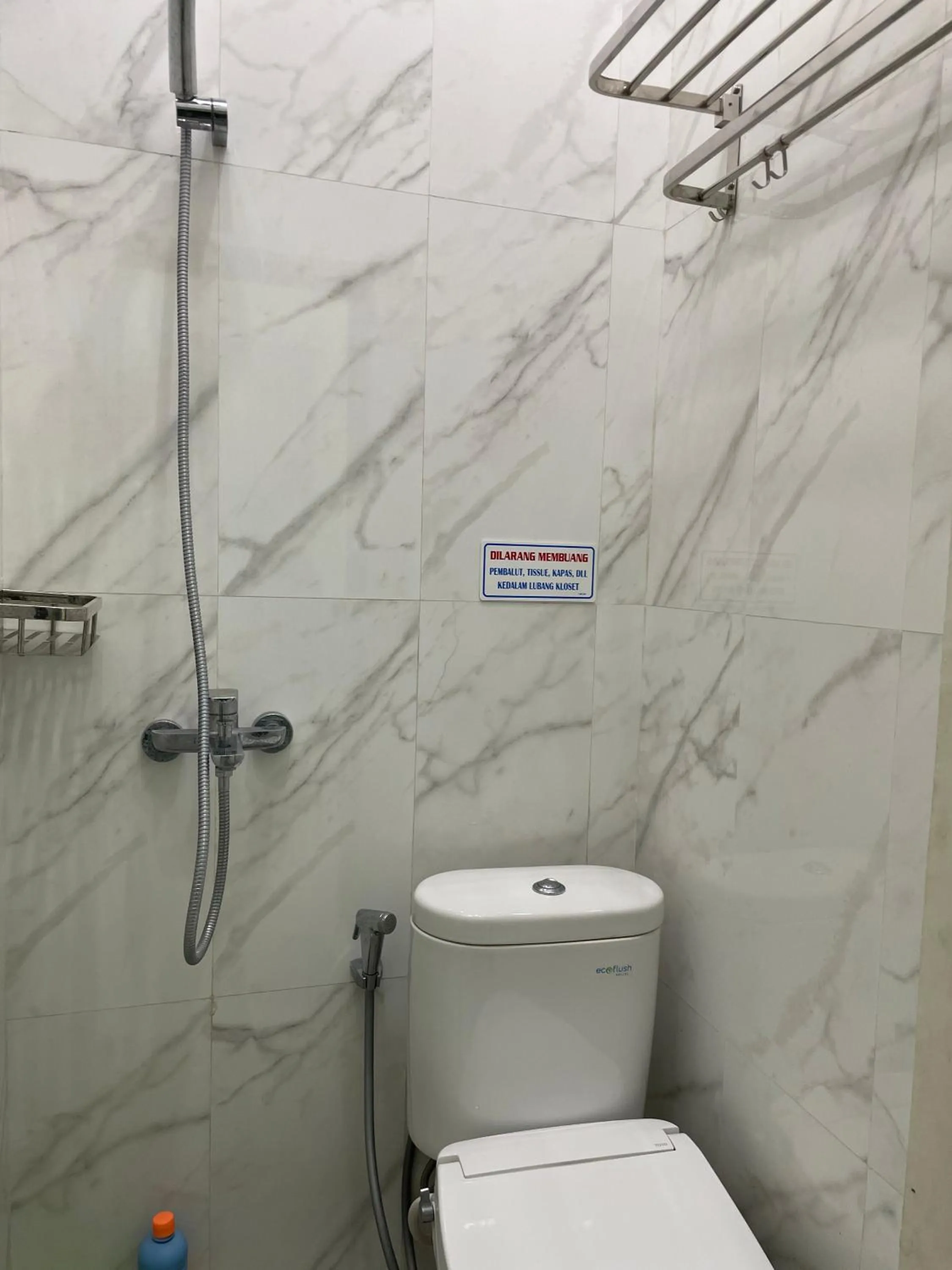 Bathroom in OYO 93412 Kost Irma Syariah Near UPTD SMP Negeri 8 Parepare