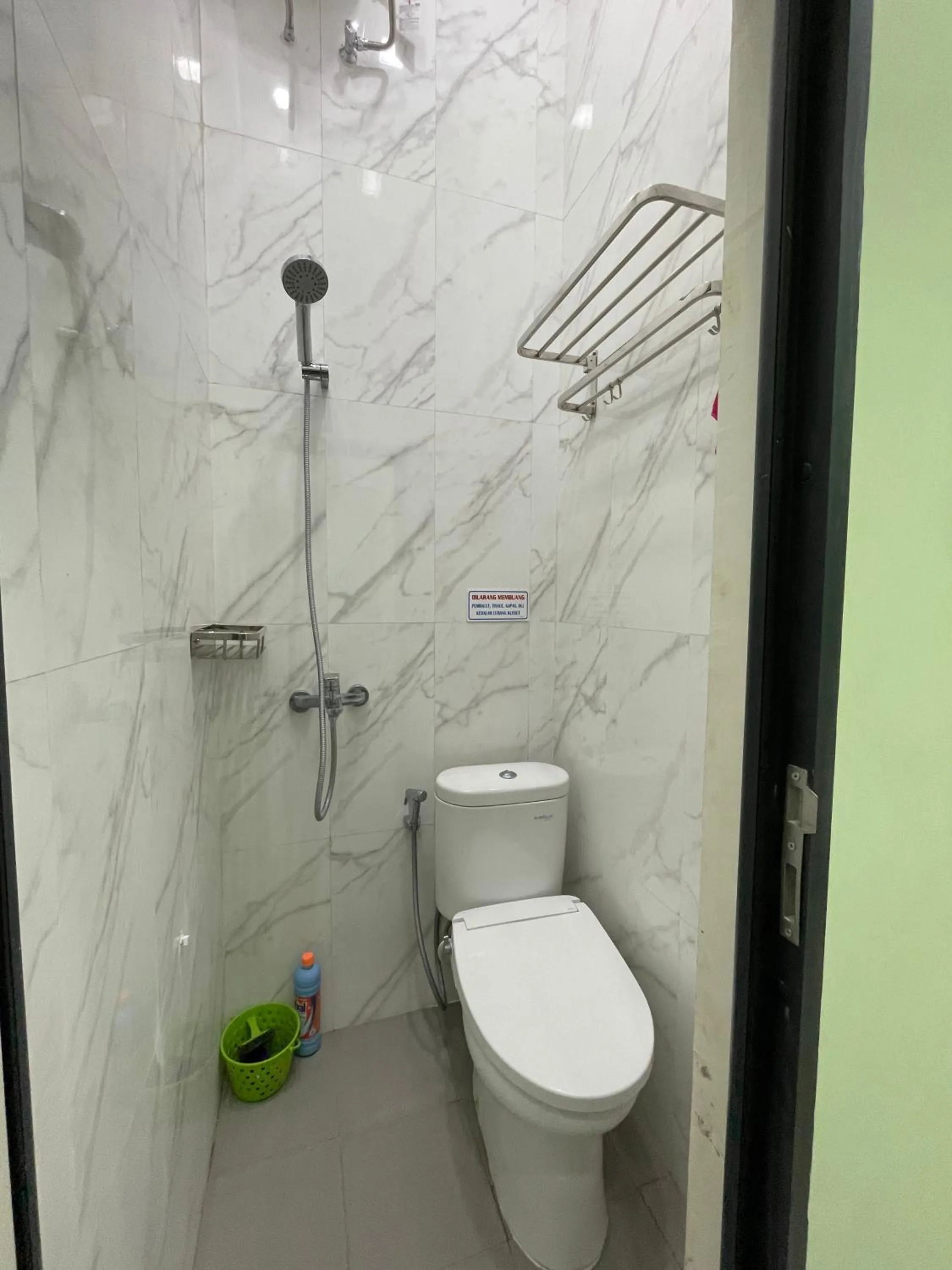 Bathroom in OYO 93412 Kost Irma Syariah Near UPTD SMP Negeri 8 Parepare