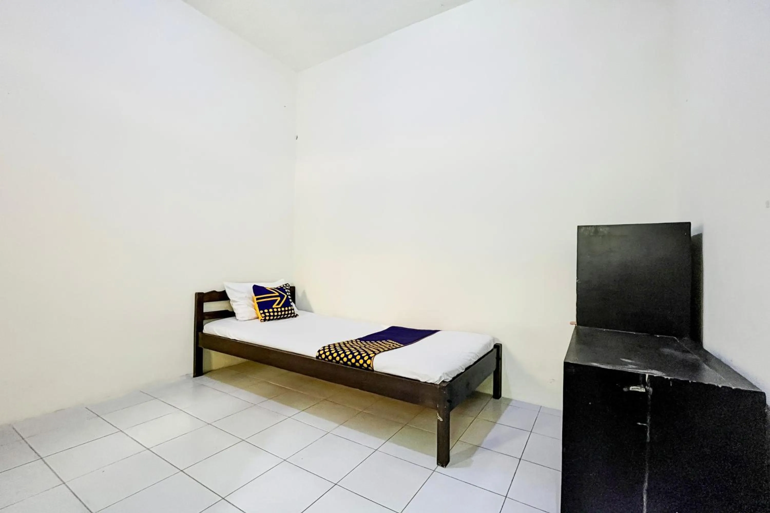 Bedroom, Bed in OYO Life 93398 Sudimoro Guest House Syariah