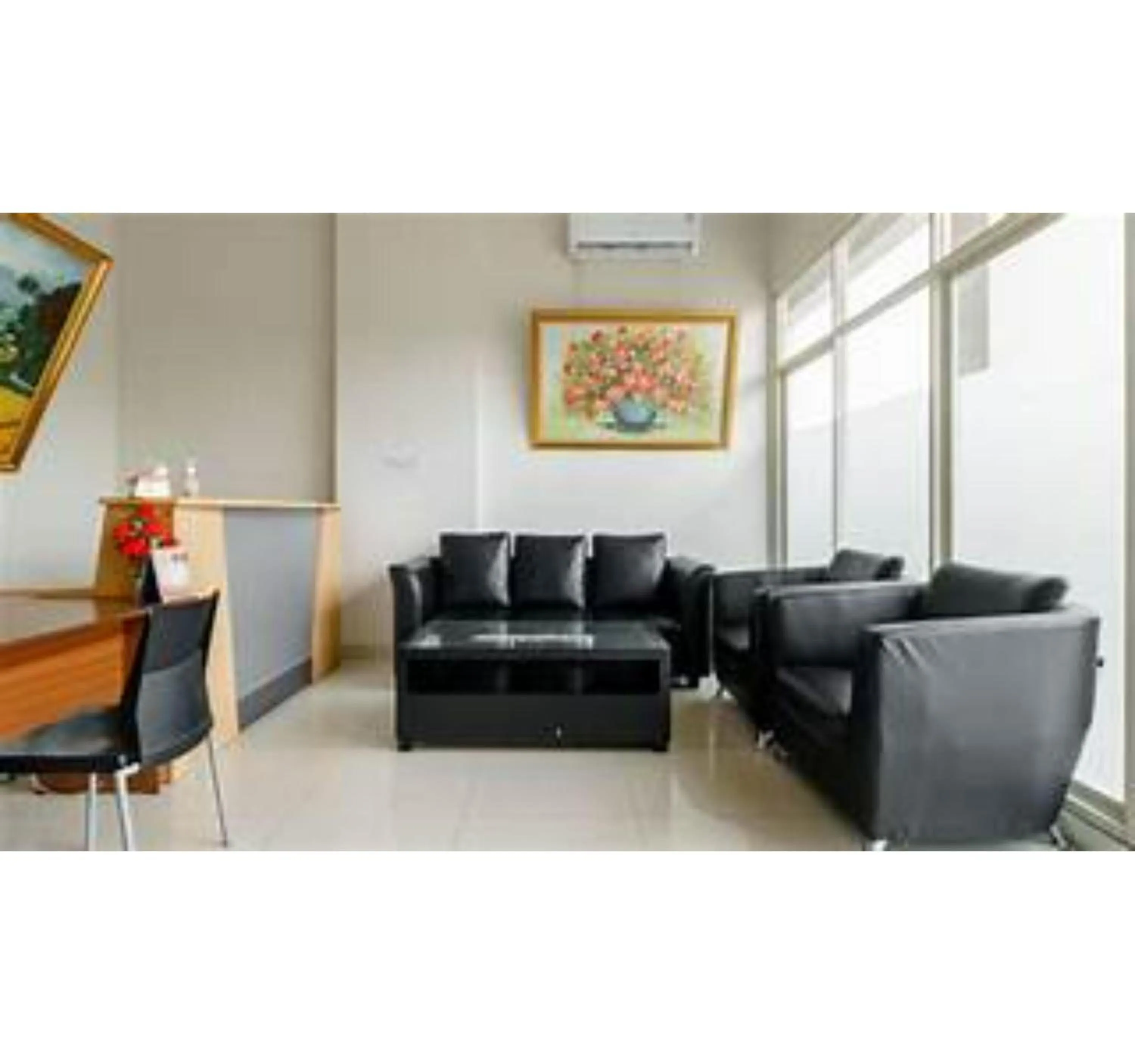 Lobby or reception in OYO Life 93374 Andira Inn